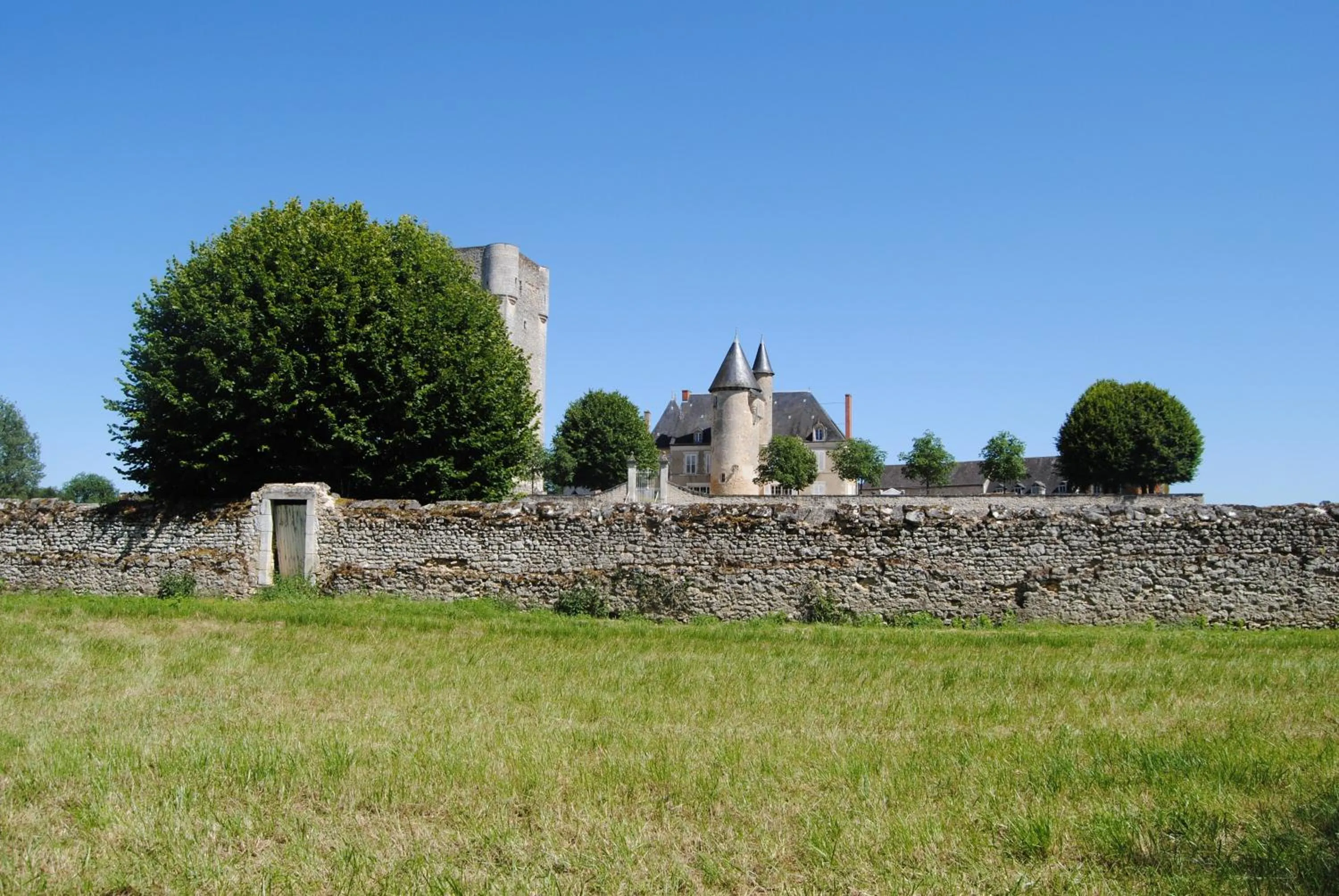 Facade/entrance in Château de Mazières