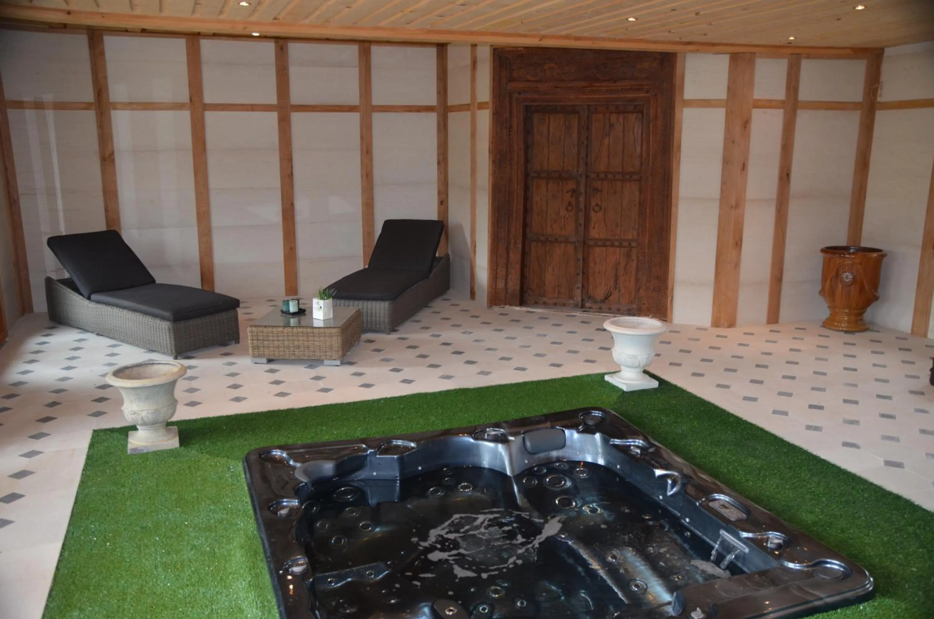 Hot Tub in Château de Mazières
