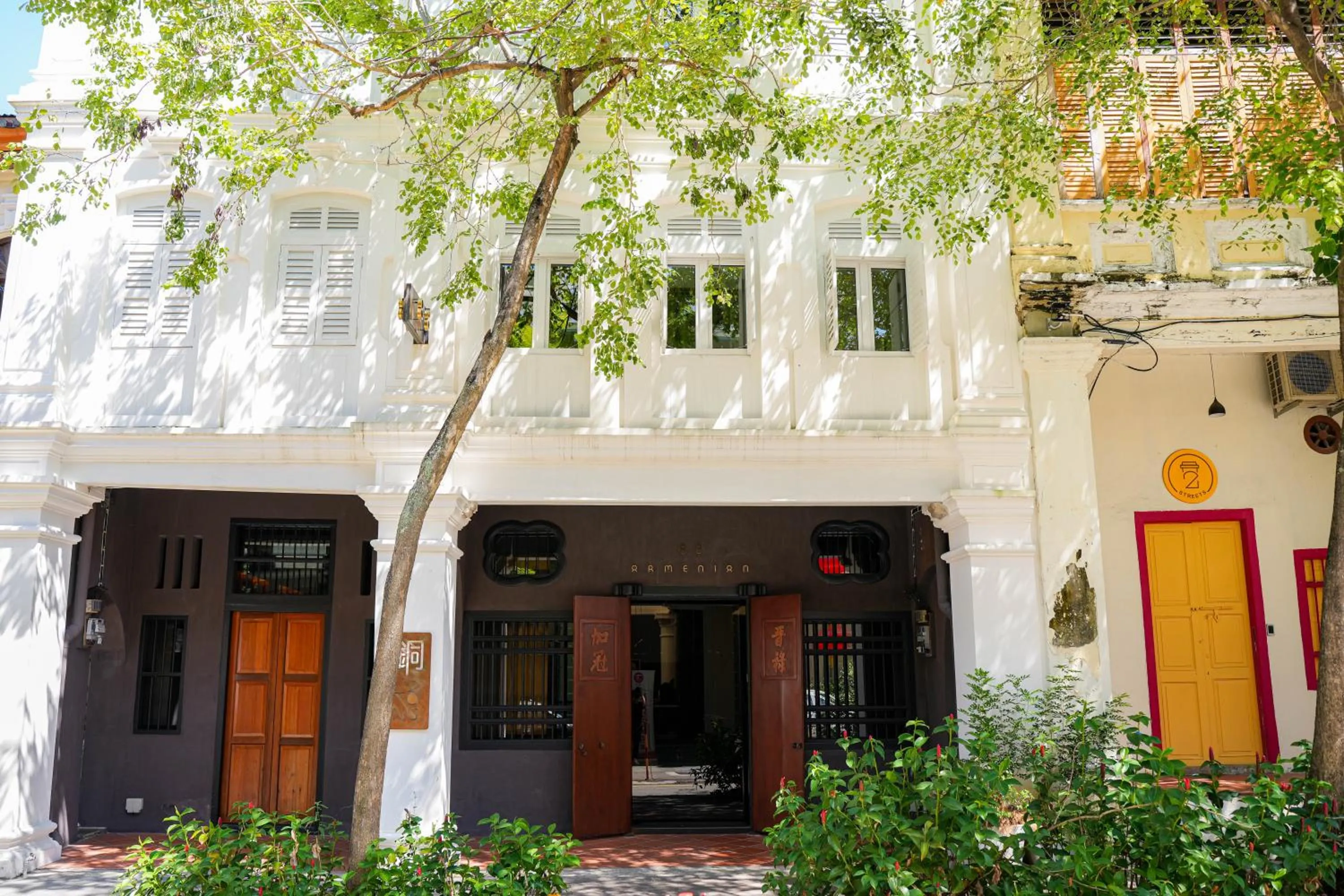 Property building in 88 Armenian