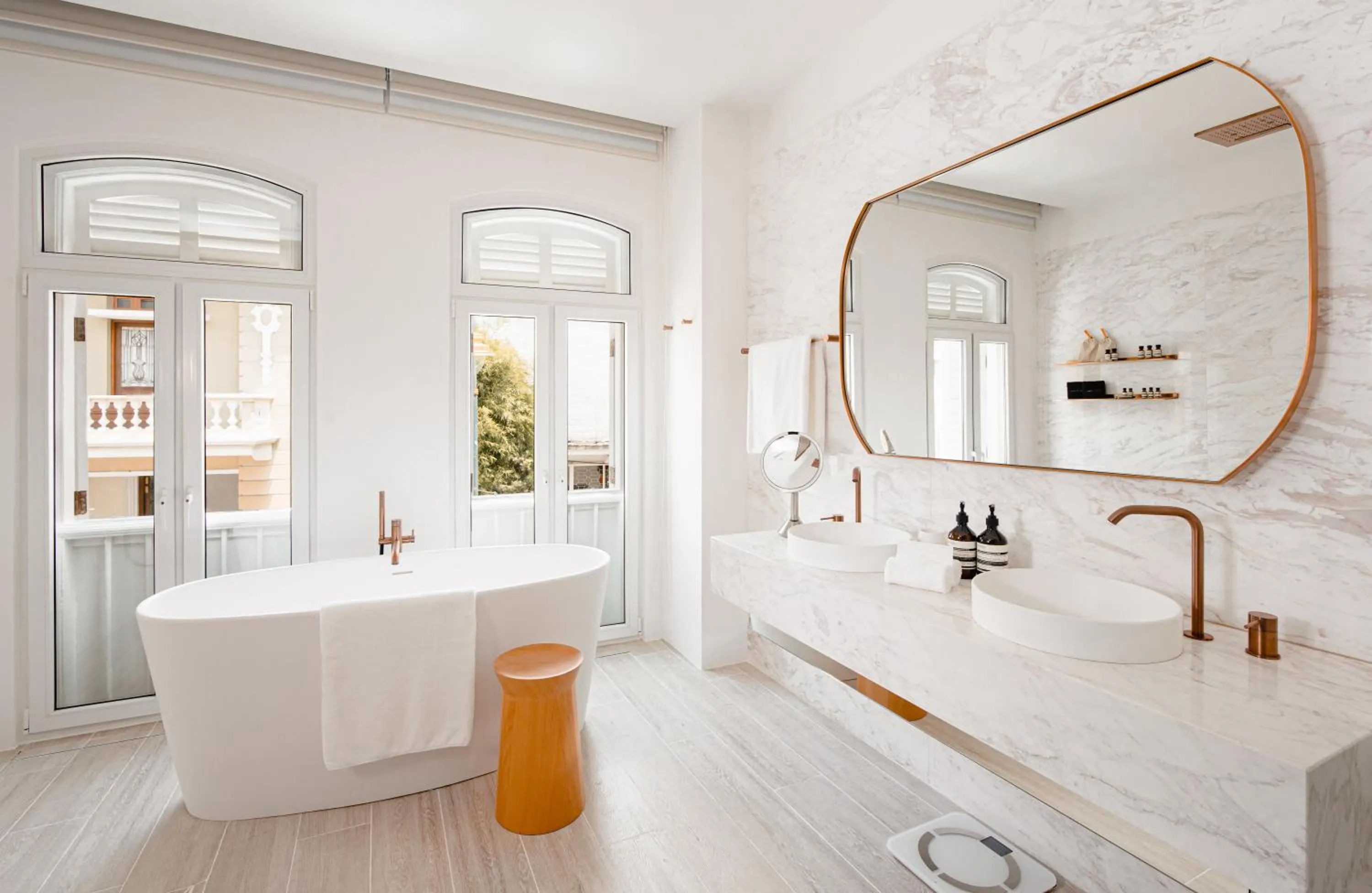 Shower in 88 Armenian