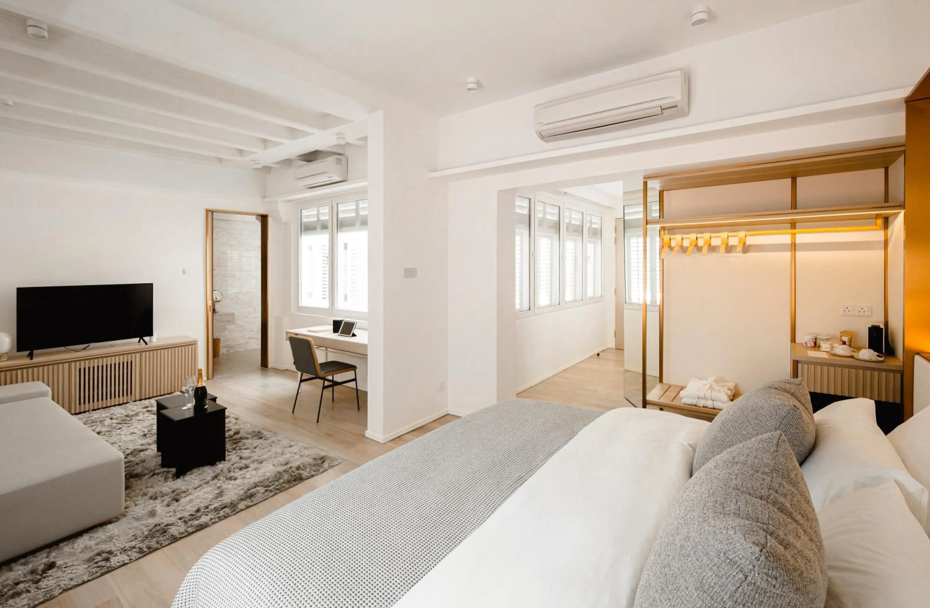 The Revere Suite (Deluxe King Suite) in 88 Armenian