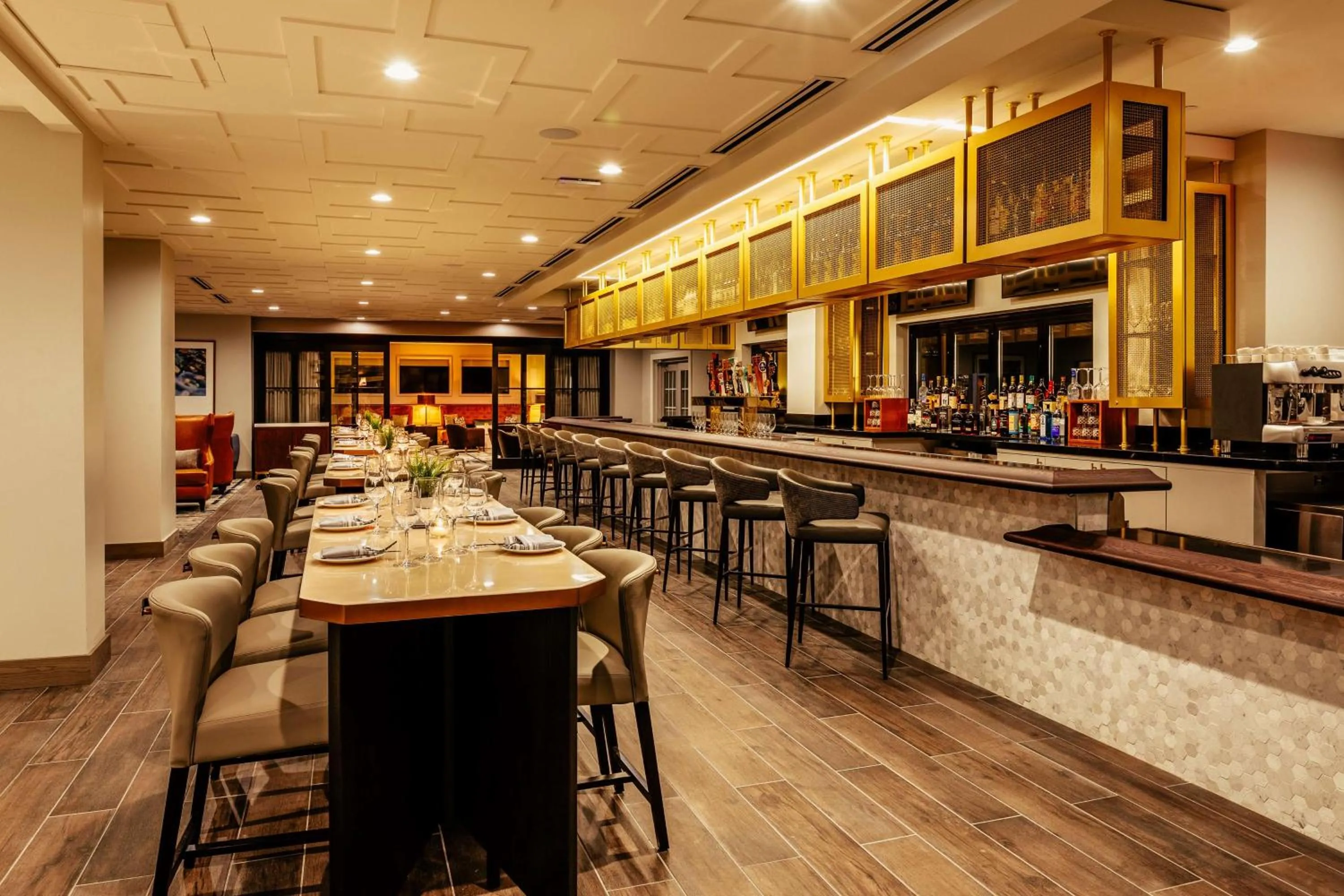 Restaurant/places to eat in Somerset Hills Hotel, Tapestry Collection by Hilton