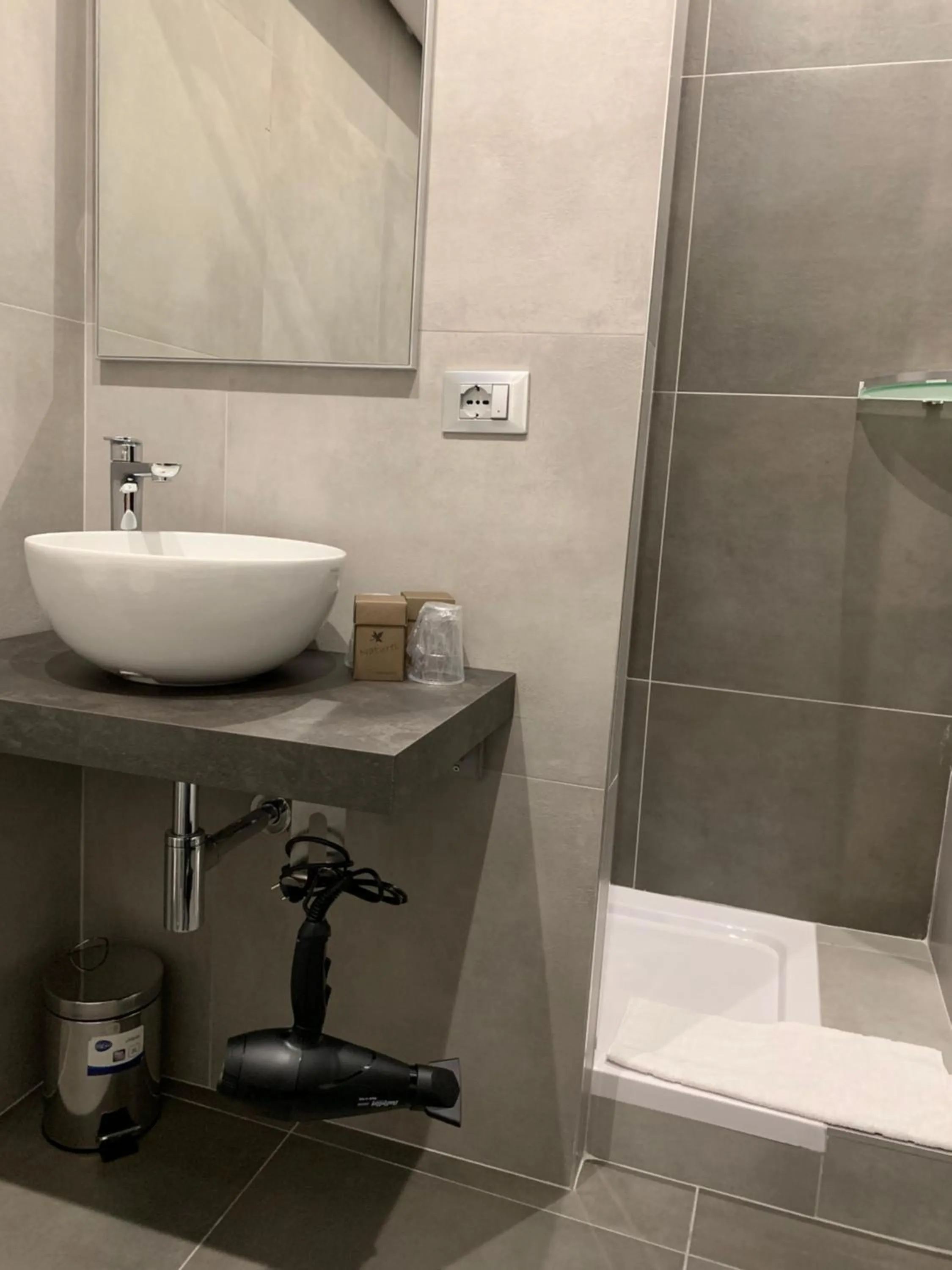 Shower in ApartHotel Bossi