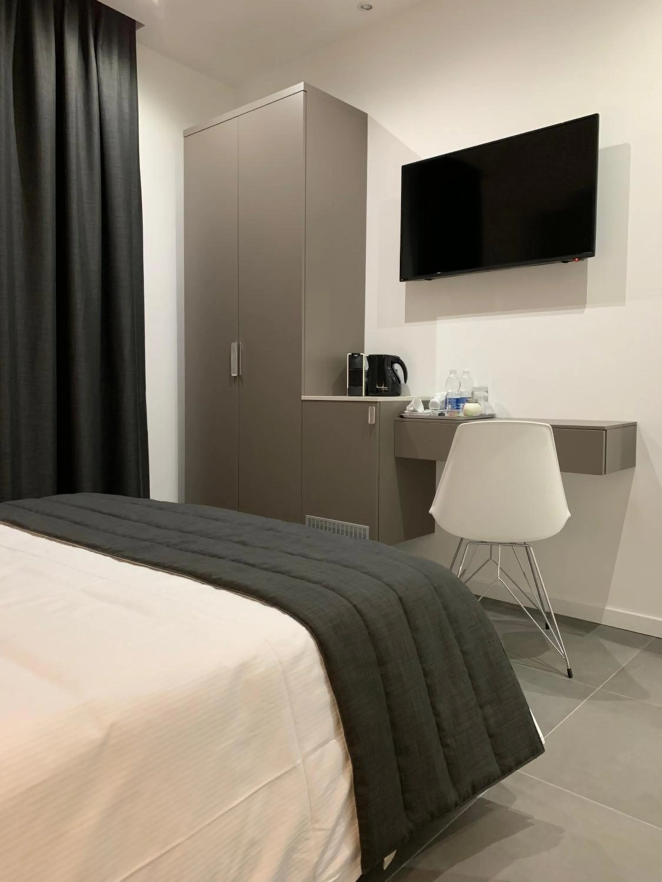 TV and multimedia, Bed in ApartHotel Bossi