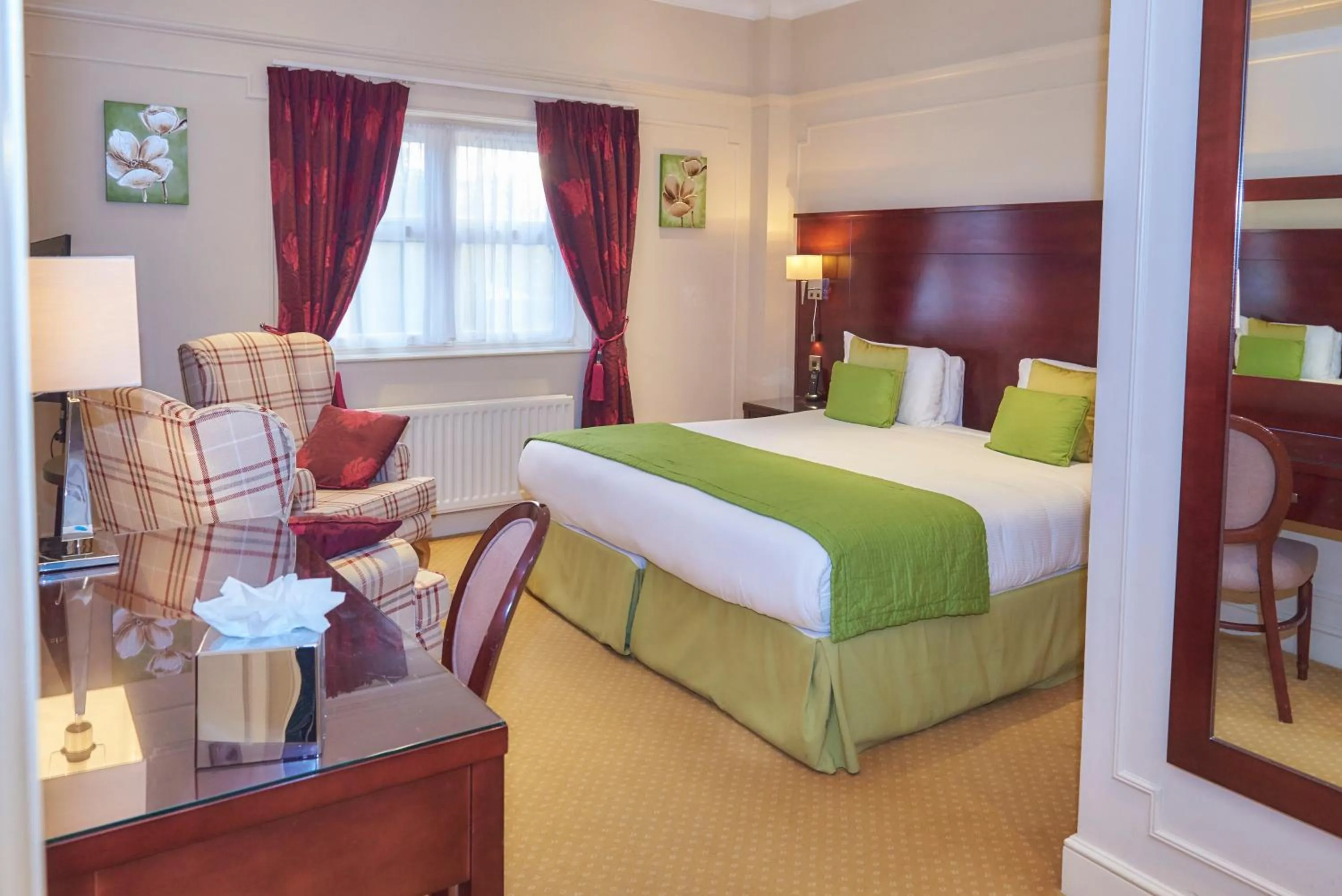 Bed in Phyllis Court Members Club