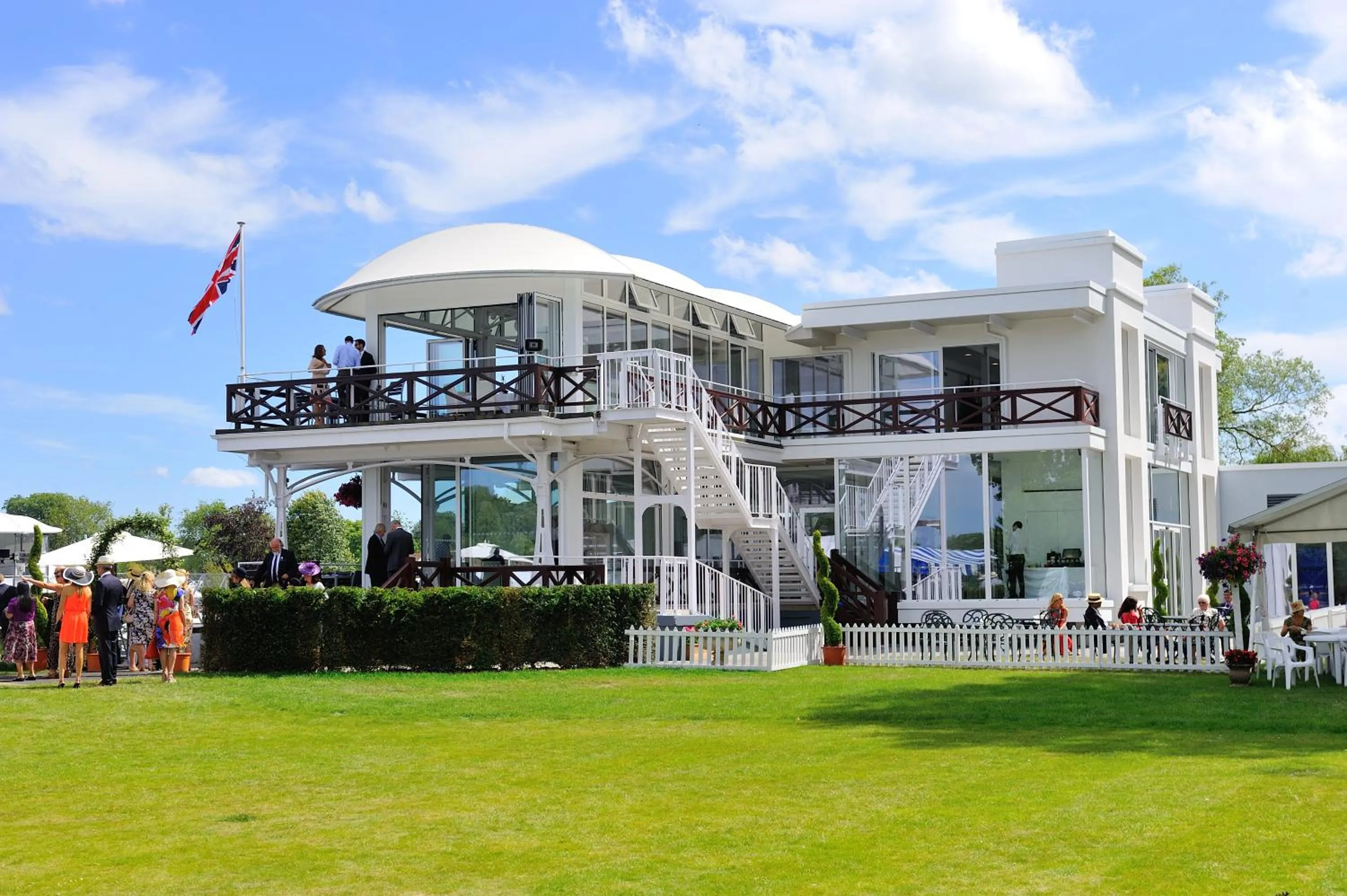 Facade/entrance in Phyllis Court Members Club