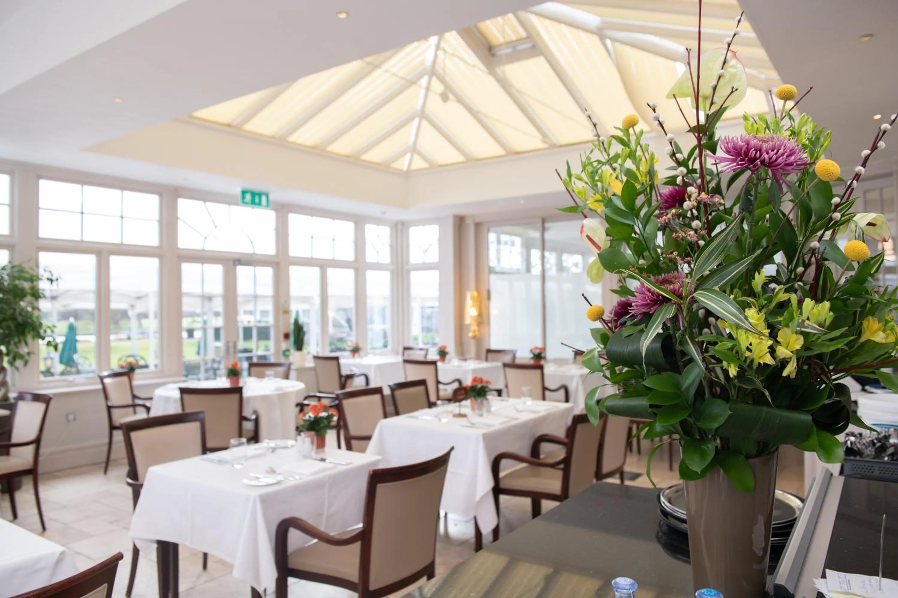 Restaurant/places to eat in Phyllis Court Members Club