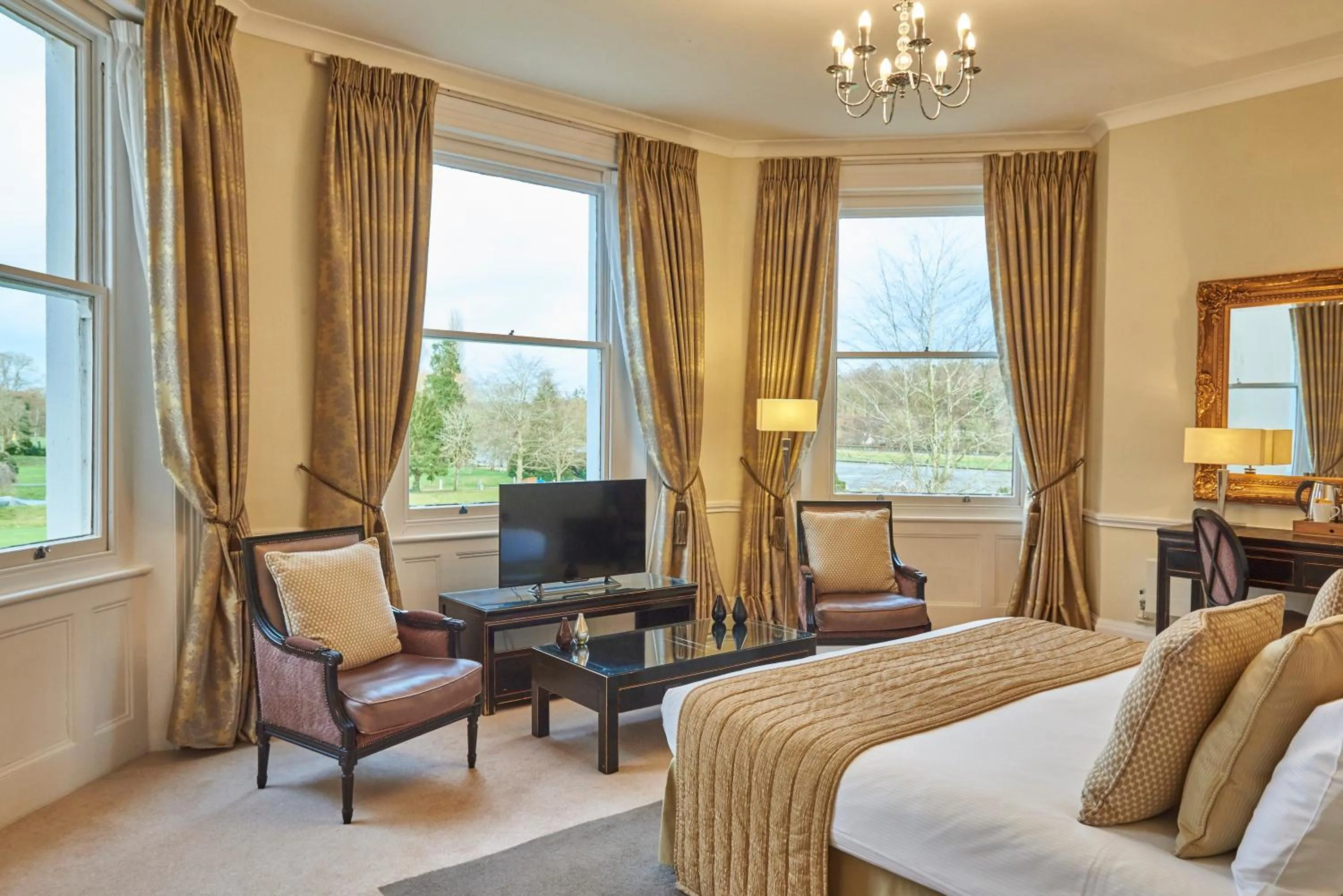 Phyllis Court Members Club