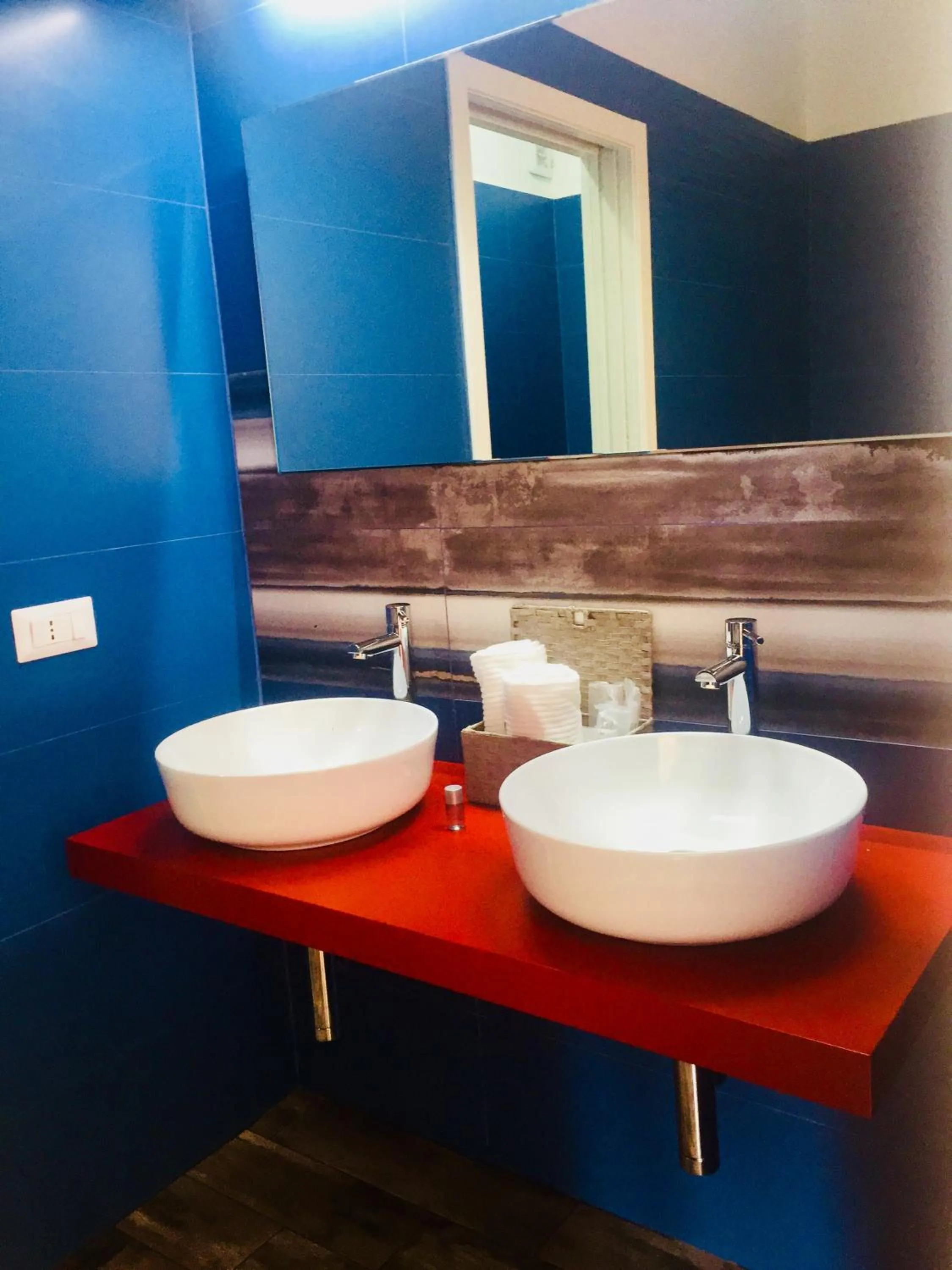 VILLA ADELAIDE SUITE & ROOM