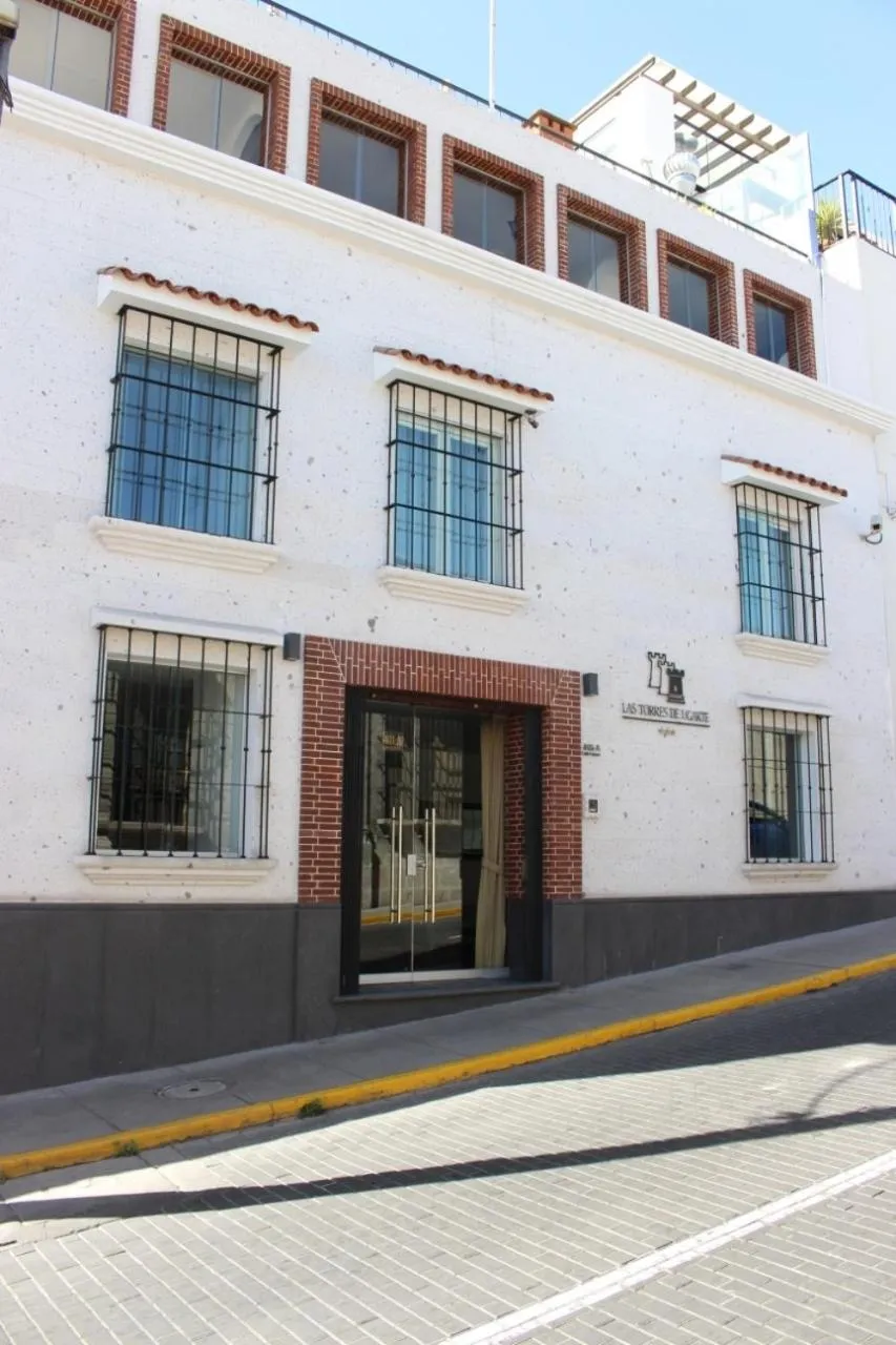 Facade/entrance in Las Torres de Ugarte