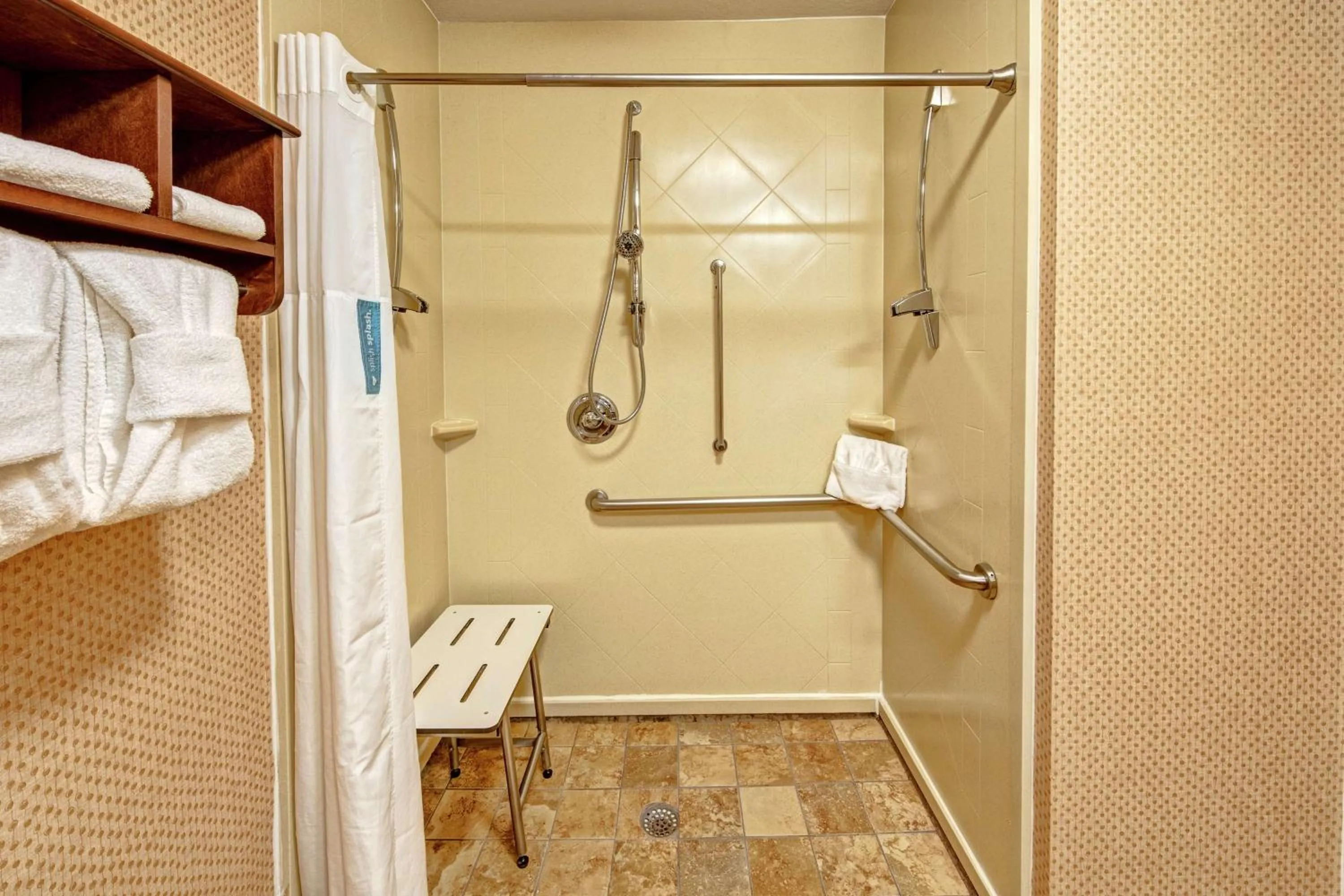 Bathroom in Hampton Inn & Suites Pigeon Forge On The Parkway