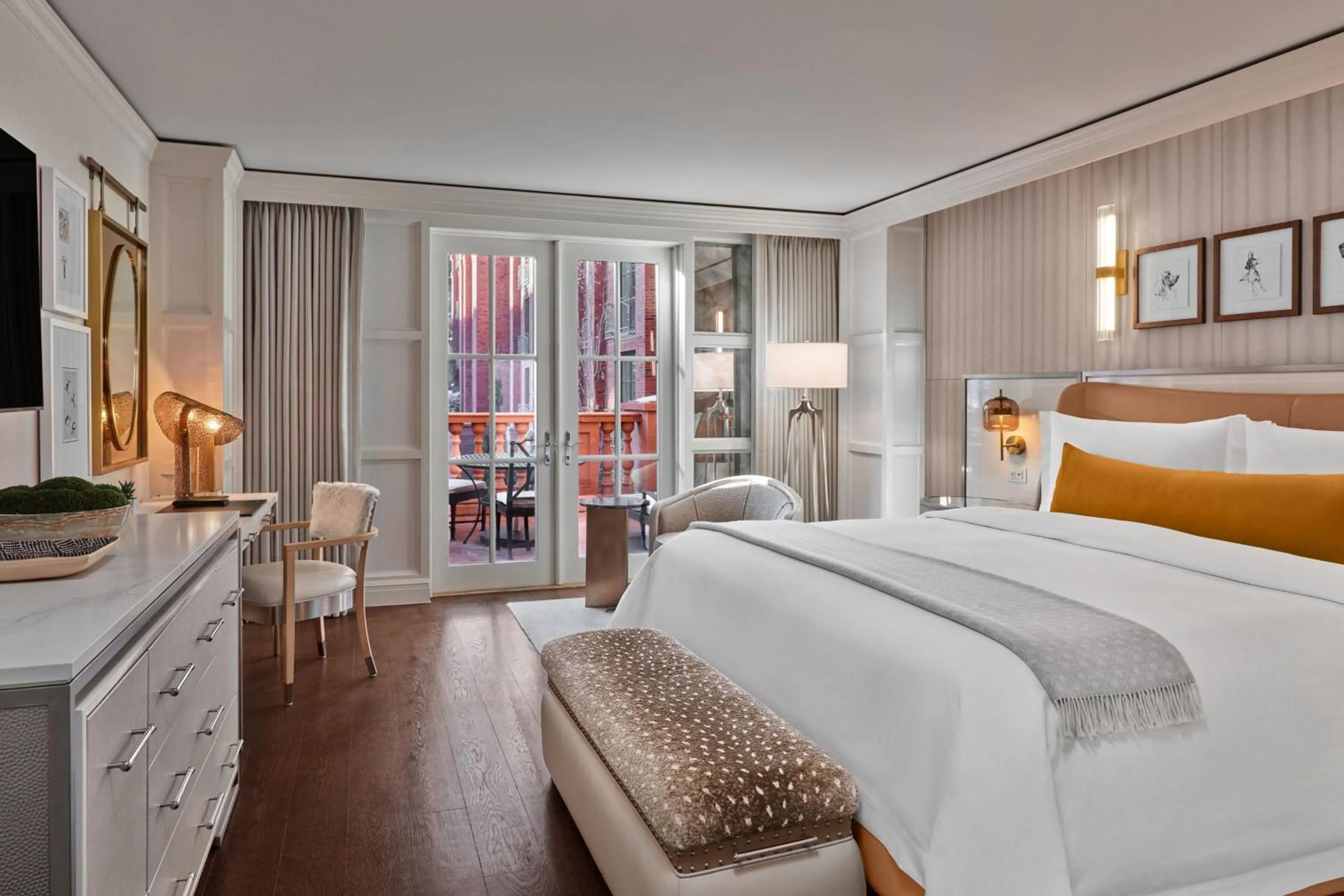 Photo of the whole room, Bed in St. Regis Aspen Resort