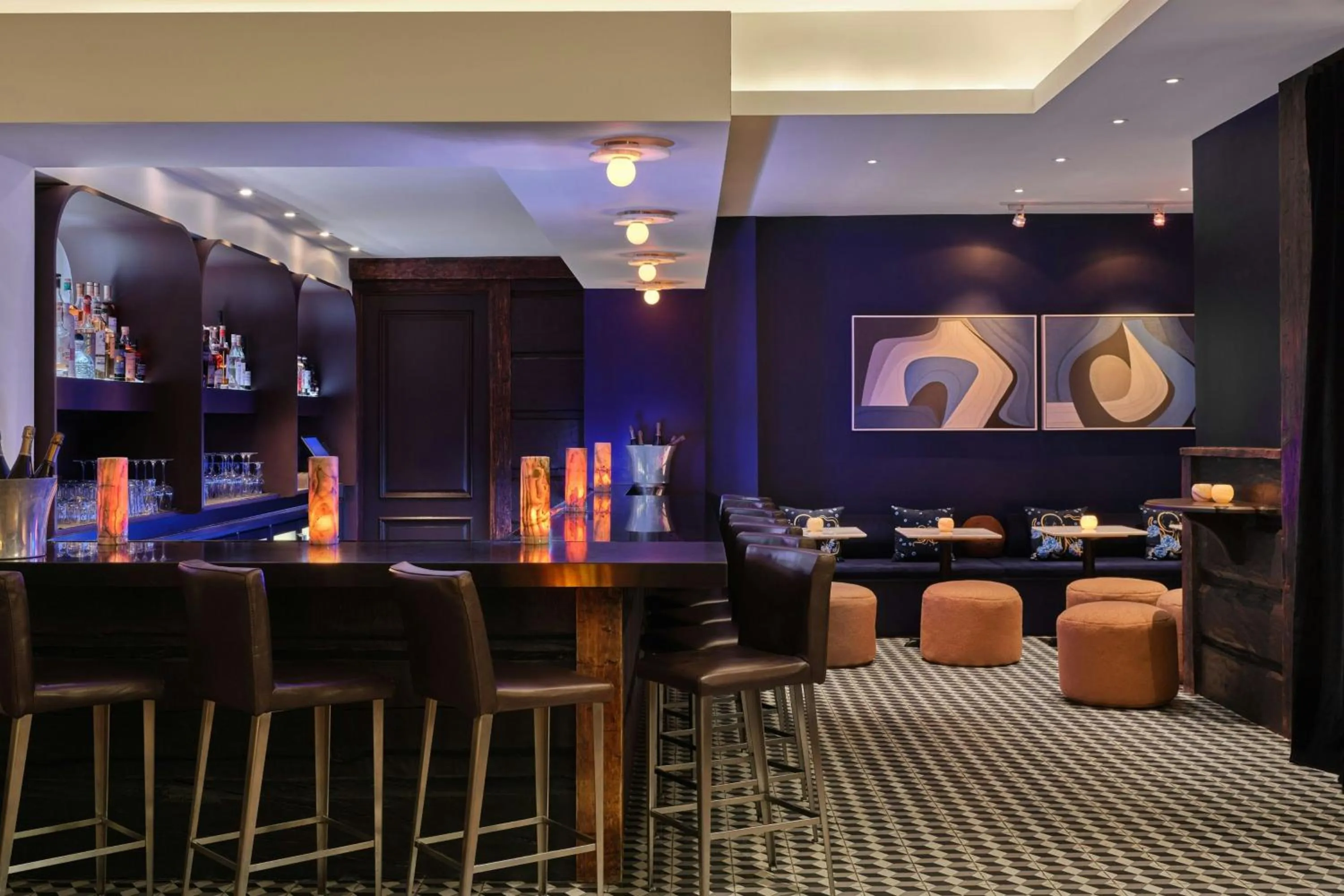 Lounge or bar in St. Regis Aspen Resort