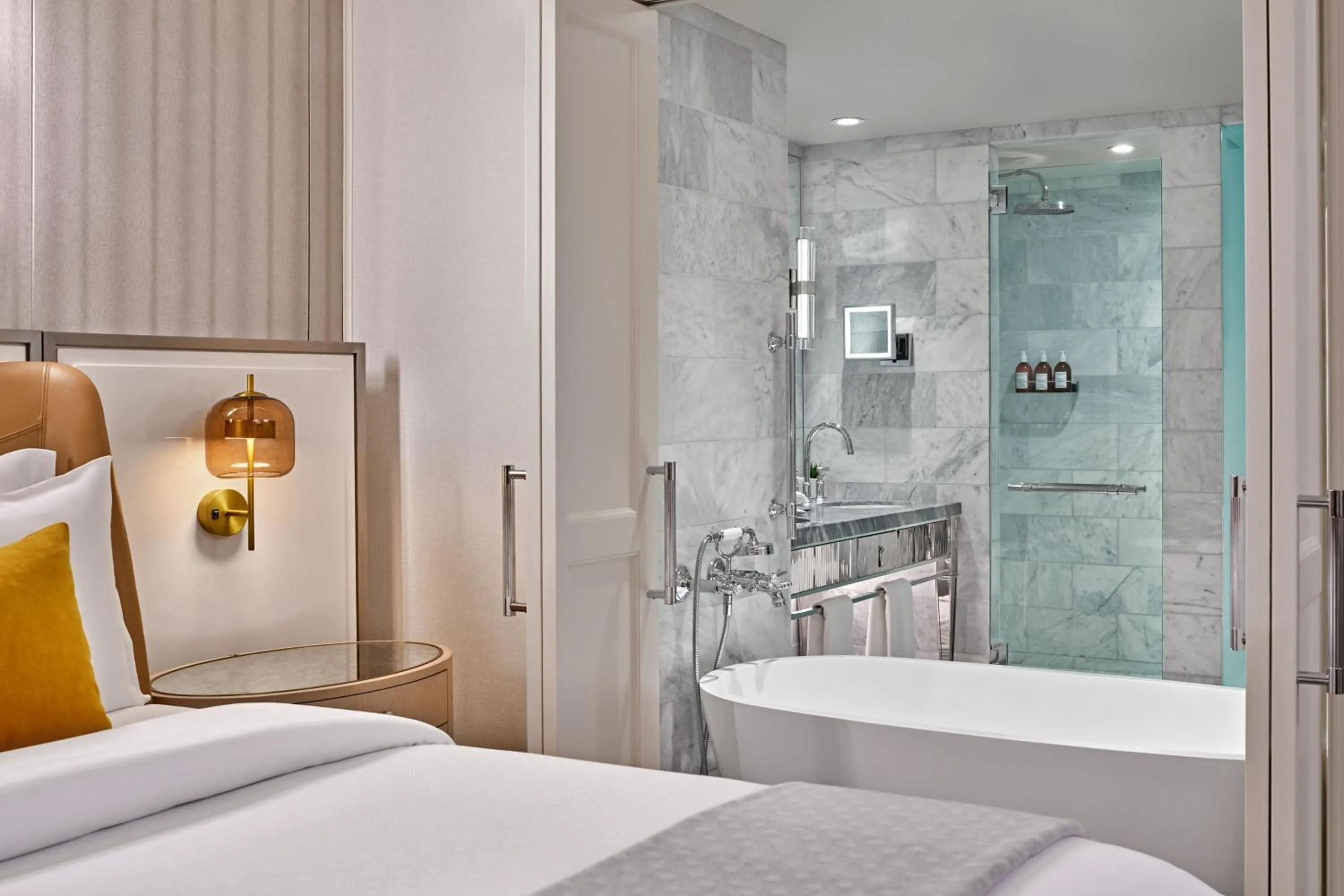 Photo of the whole room, Bed in St. Regis Aspen Resort