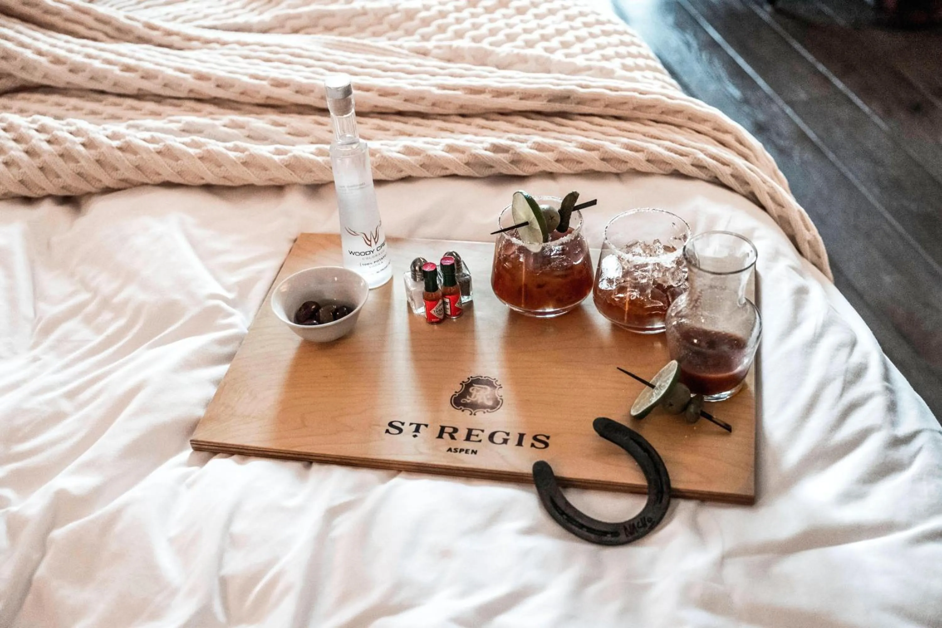 Restaurant/places to eat, Bed in St. Regis Aspen Resort