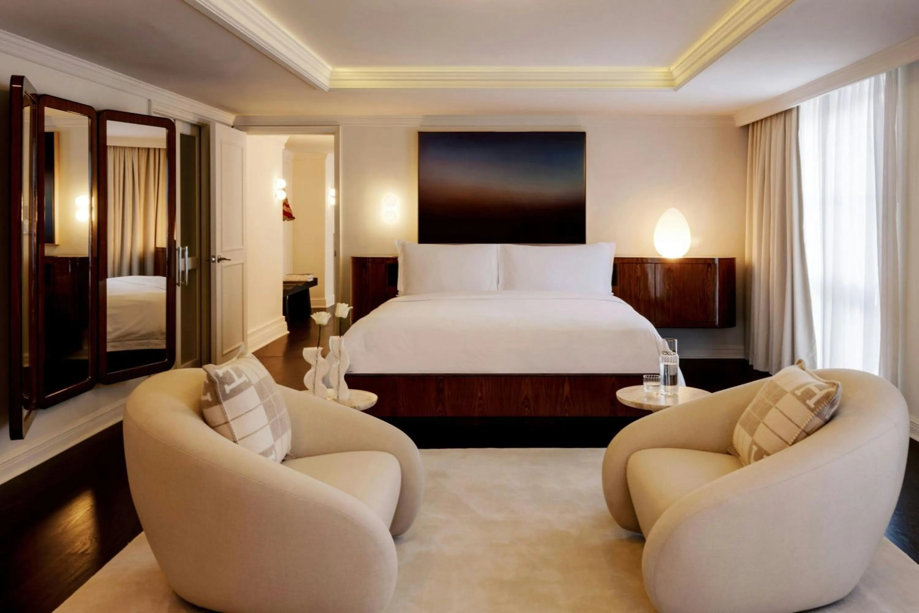 Photo of the whole room, Bed in St. Regis Aspen Resort