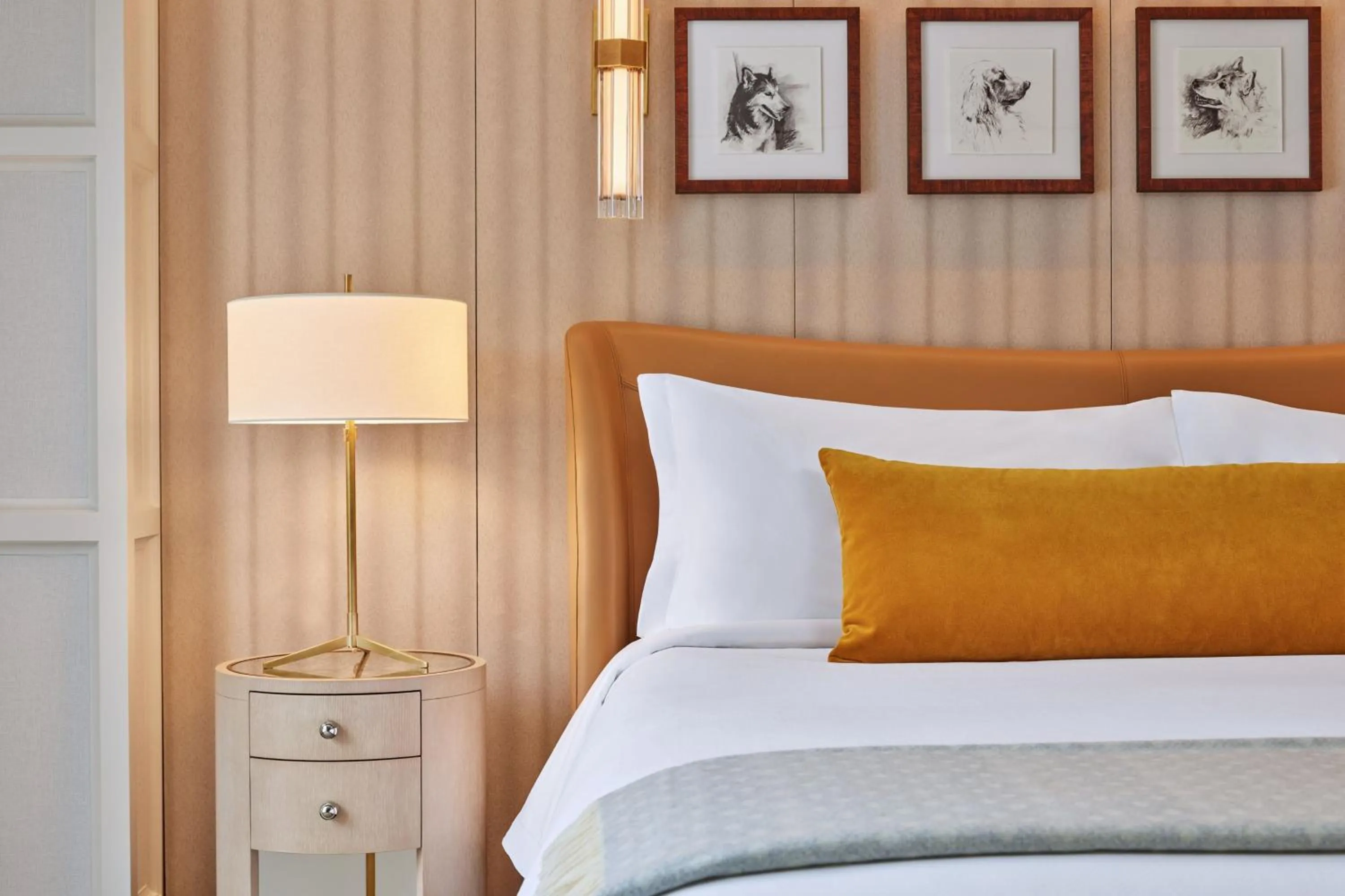 Photo of the whole room, Bed in St. Regis Aspen Resort