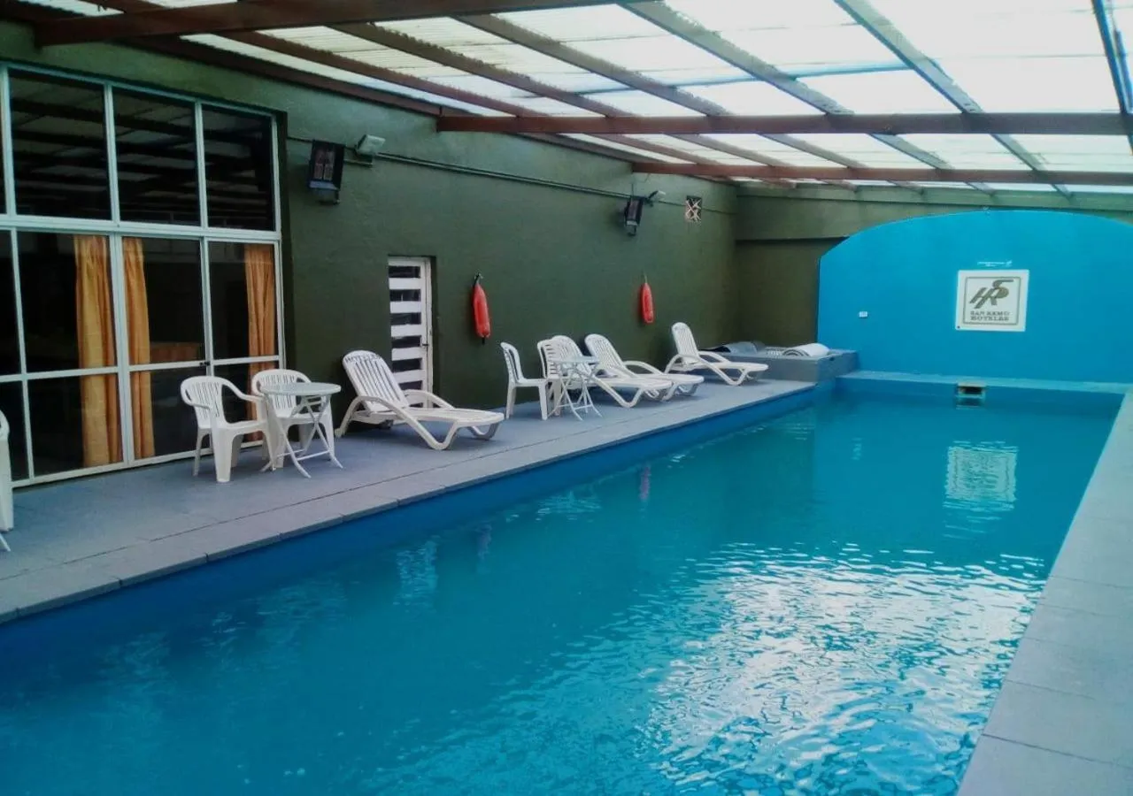 Swimming pool in Hotel San Remo Majestic