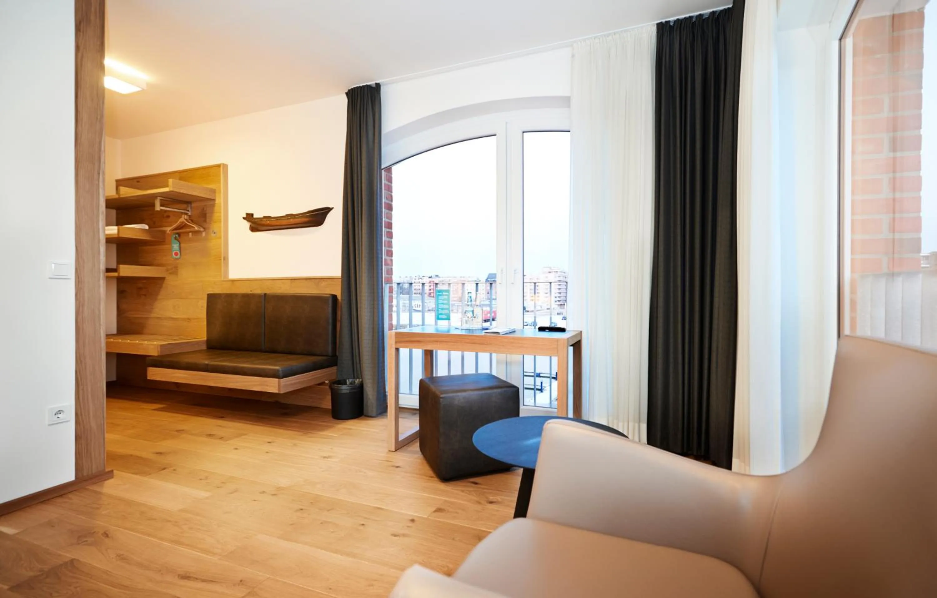 Photo of the whole room, Bed in Im-Jaich Hotel Bremerhaven