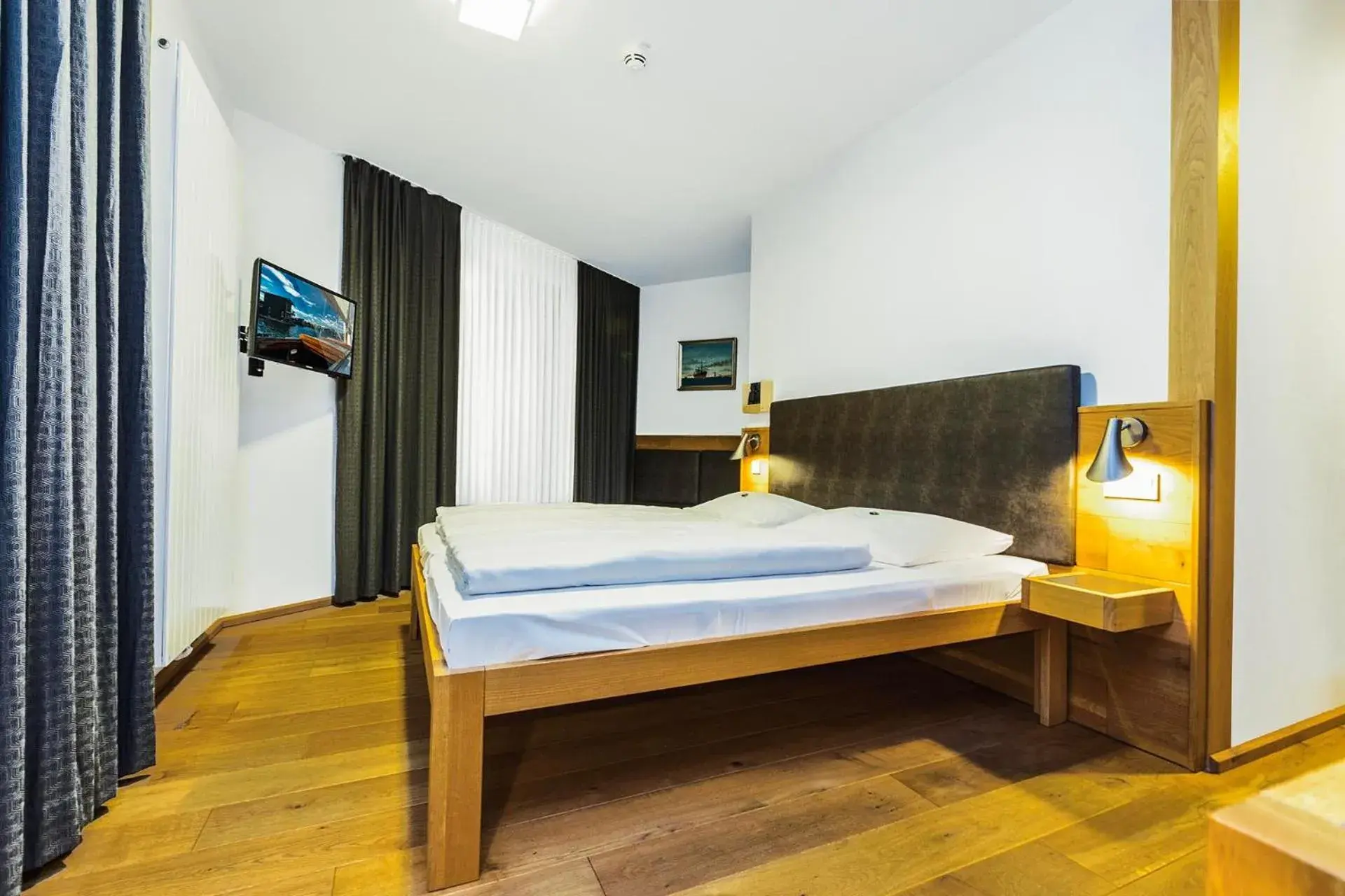 Double Room - single occupancy - Disability Access in Im-Jaich Hotel Bremerhaven Double Room - single occupancy - Disability Access in Im-Jaich Hotel Bremerhaven