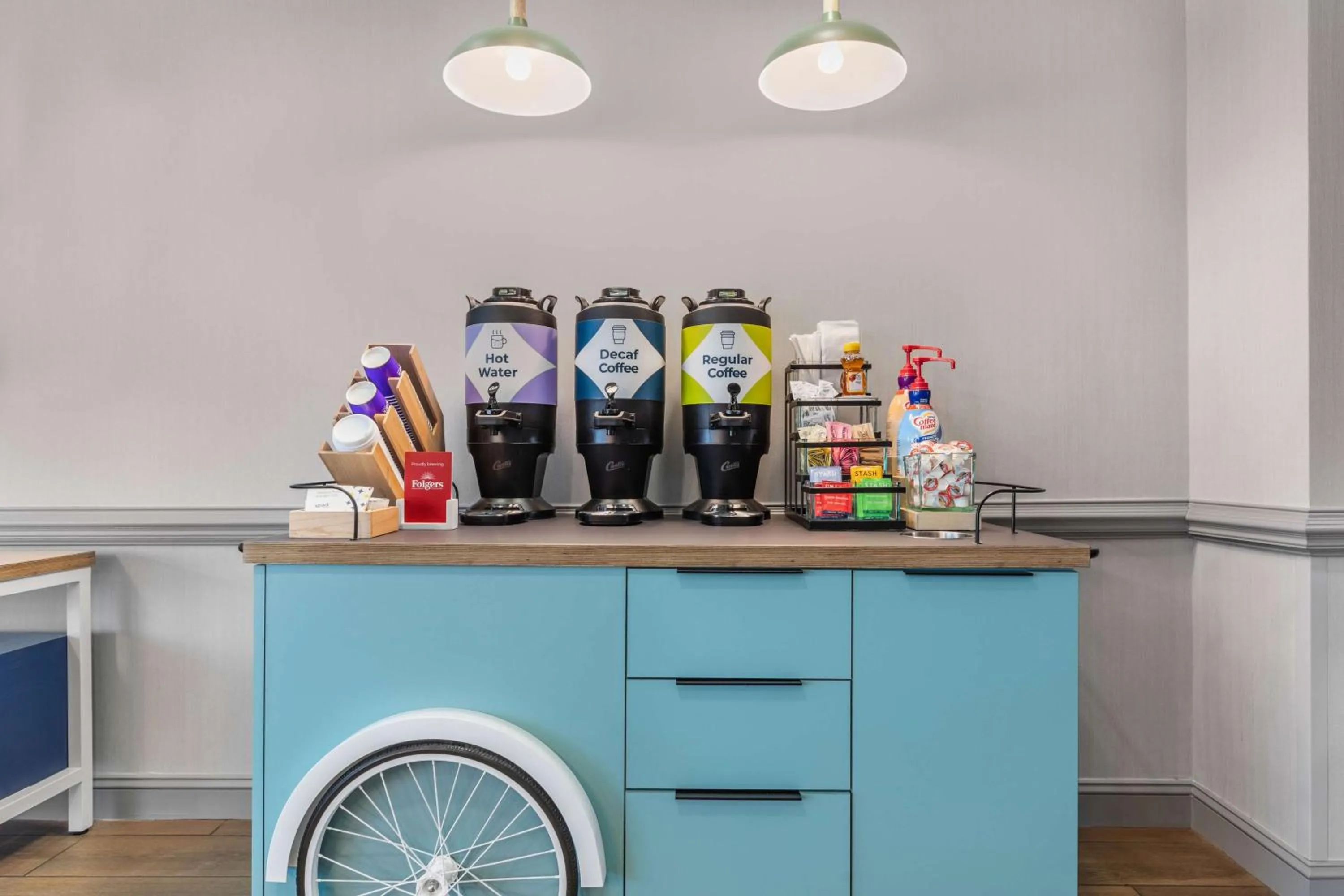 Dining area in Spark By Hilton Charlotte Tyvola I-77