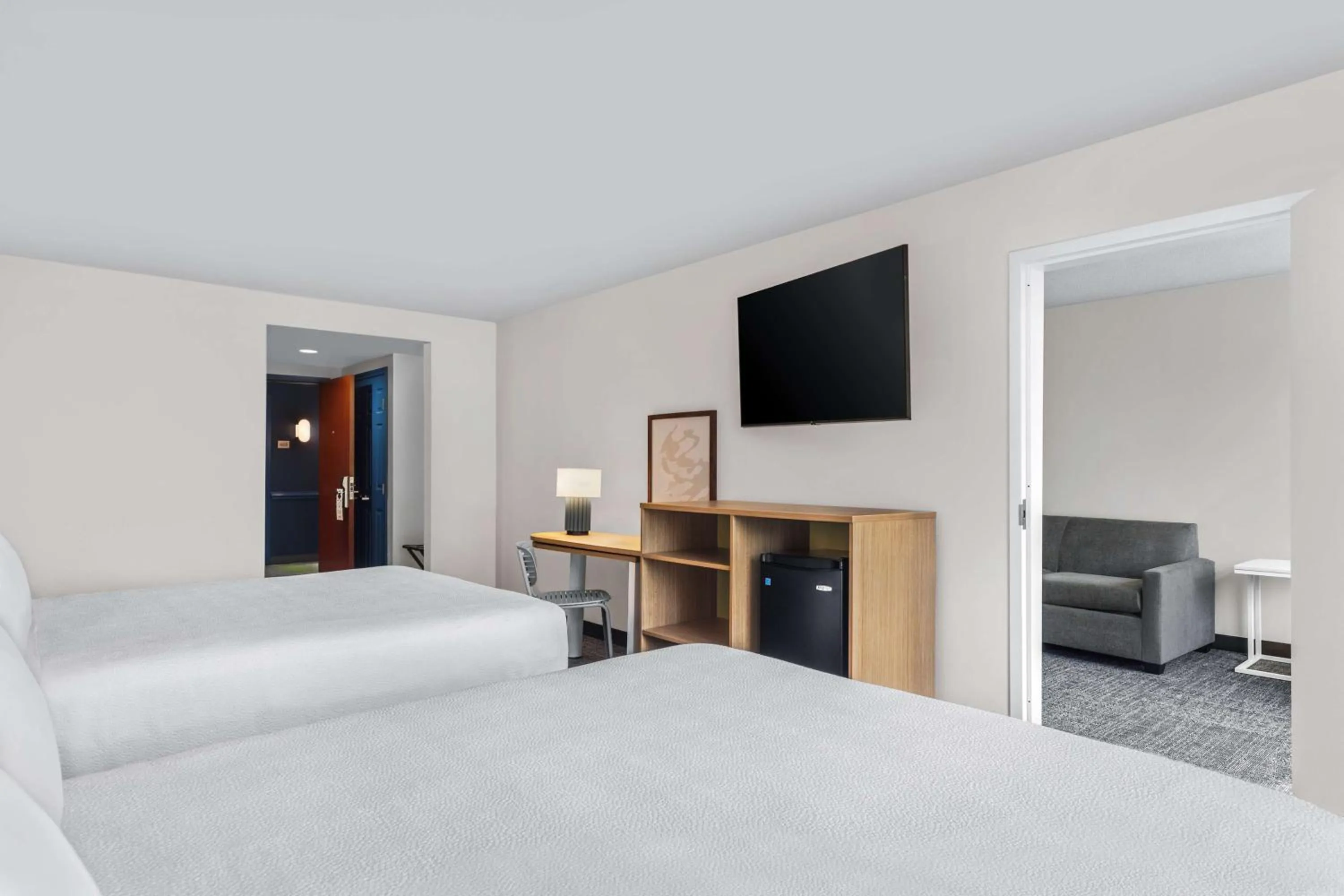 Bedroom, Bed in Spark By Hilton Charlotte Tyvola I-77