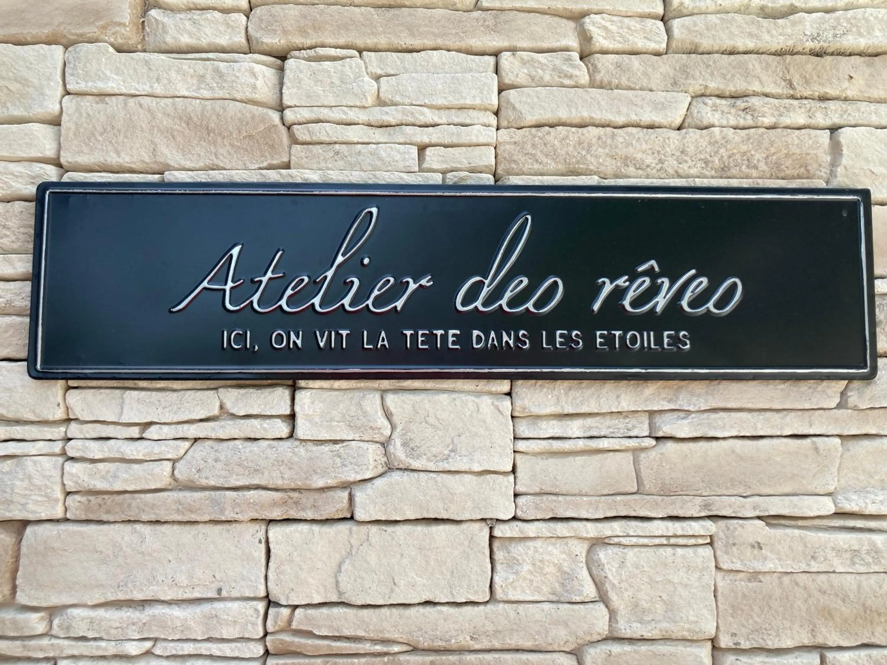 Text overlay in Hôtel Spa L'Ermitage