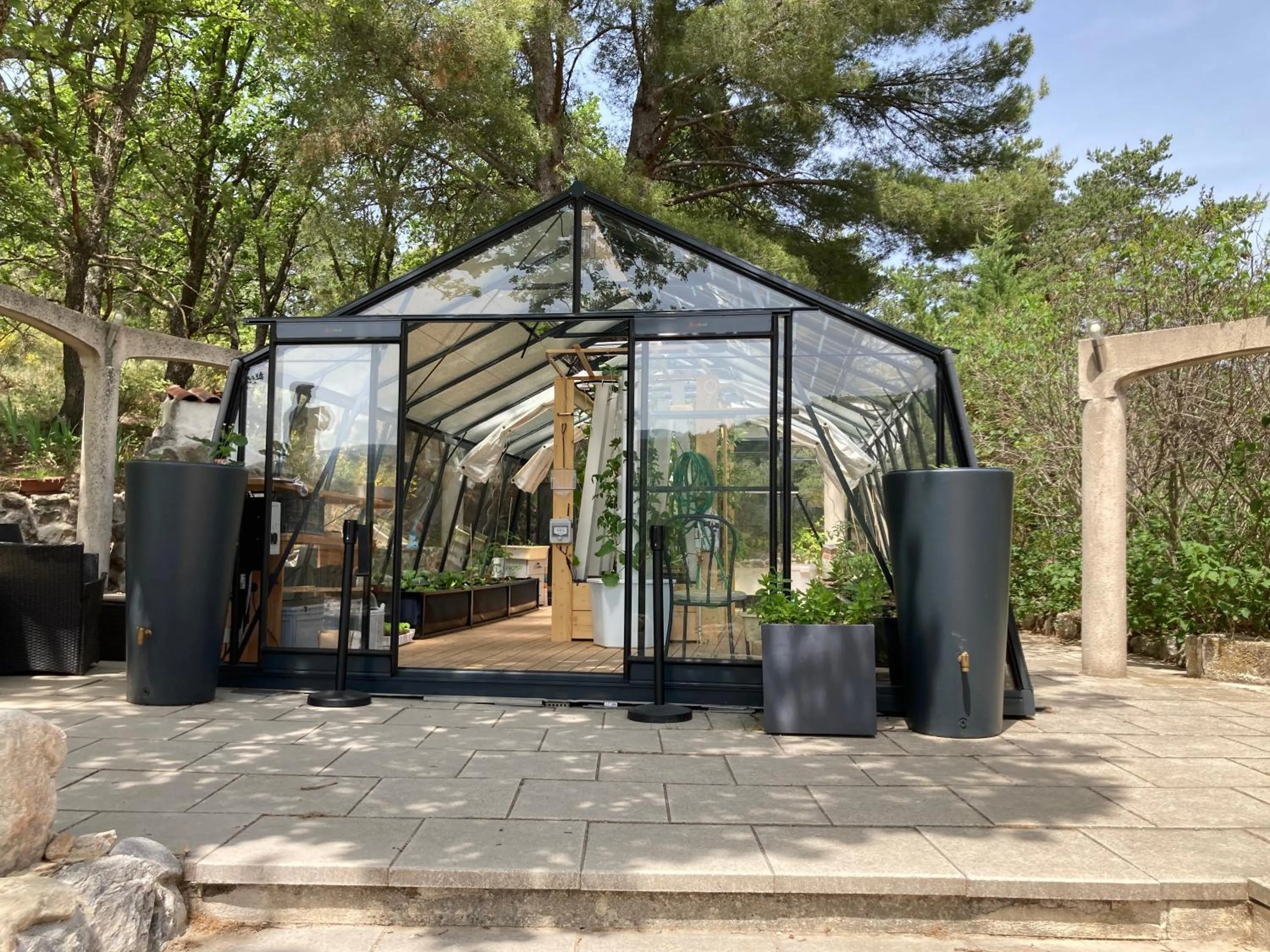 Garden in Hôtel Spa L'Ermitage