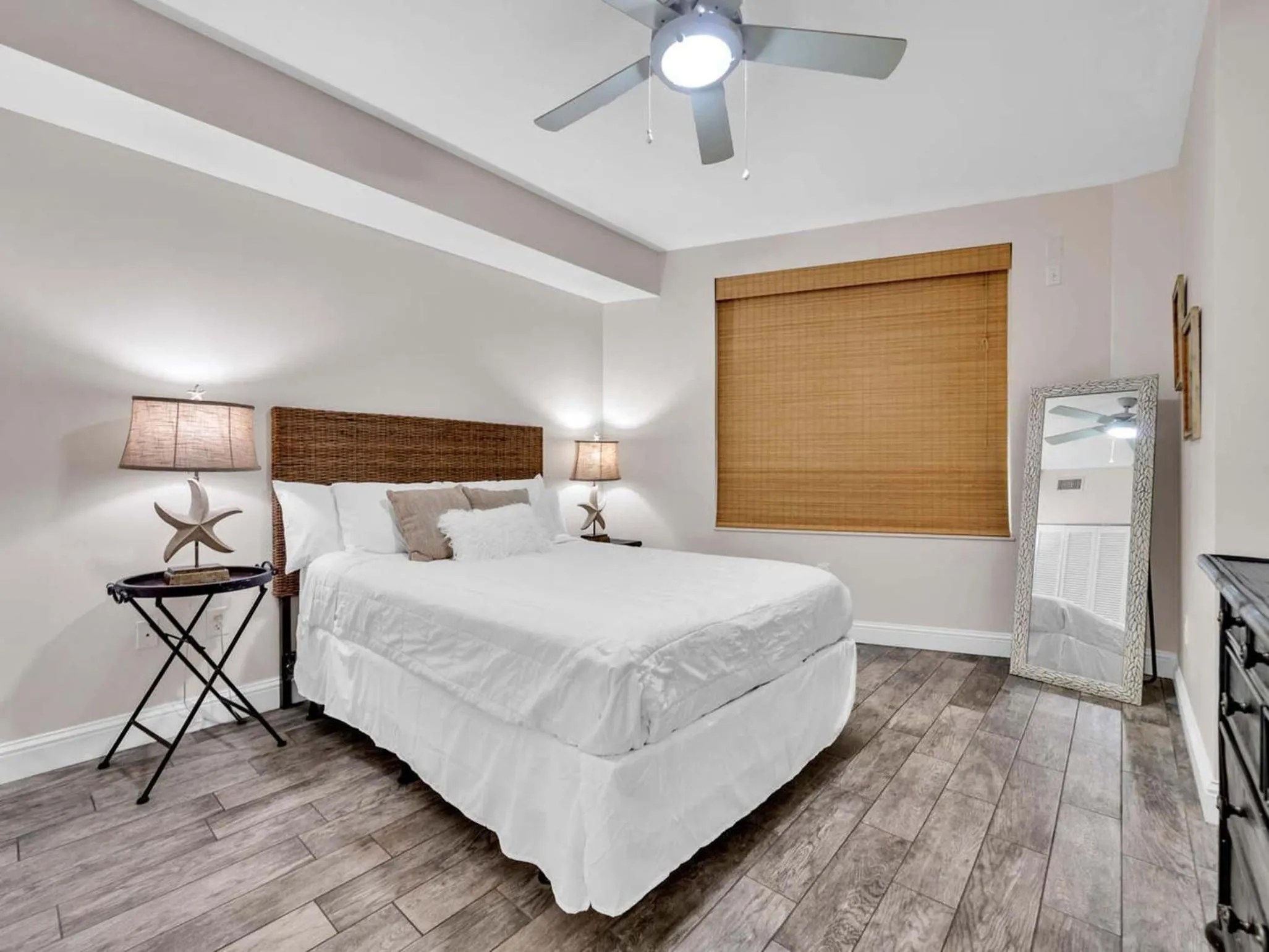 Bed in Aqua Resort 1505