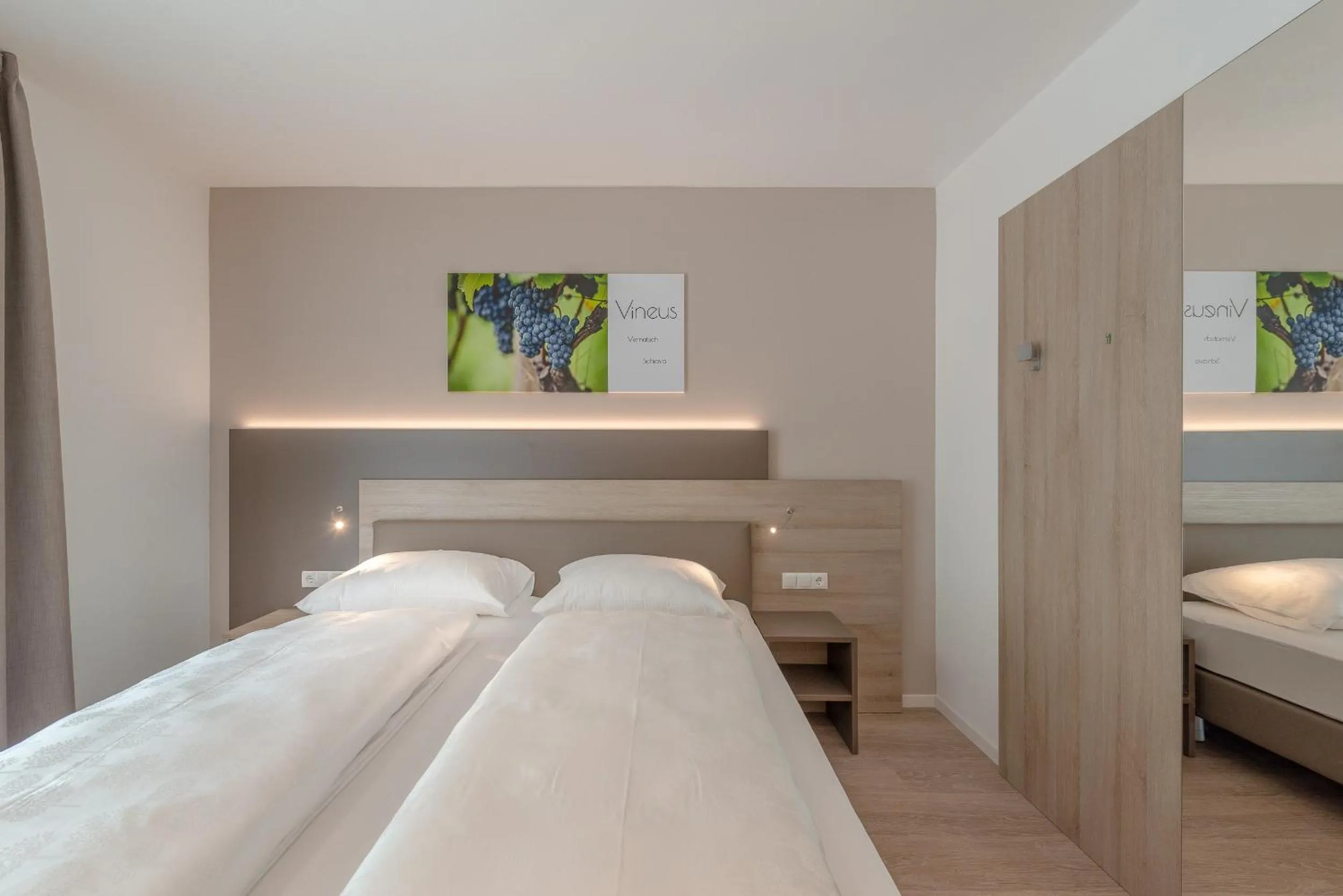 Photo of the whole room, Bed in Vineus Tramin