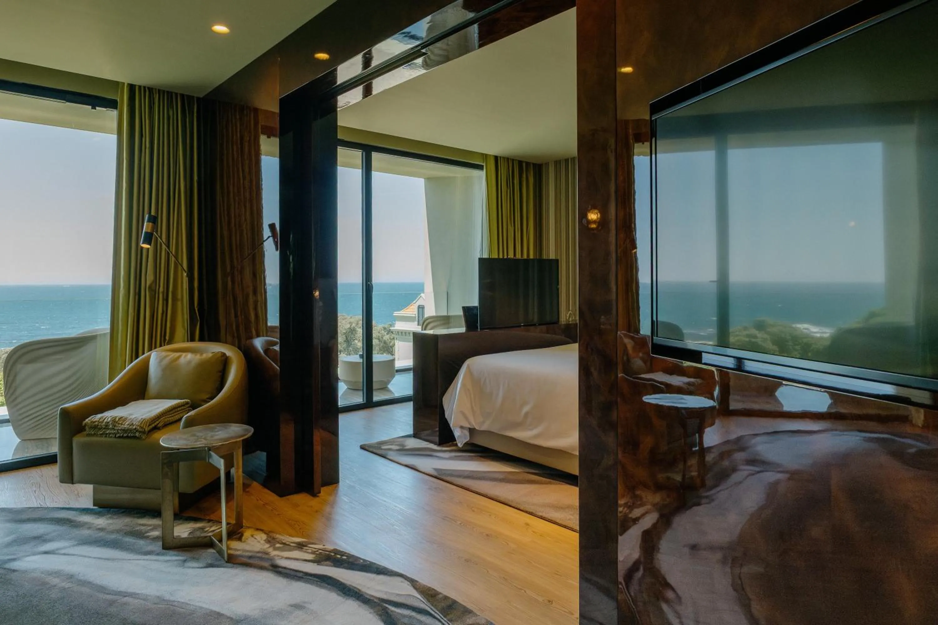 Balcony/Terrace, Bed in Vila Foz Hotel & SPA