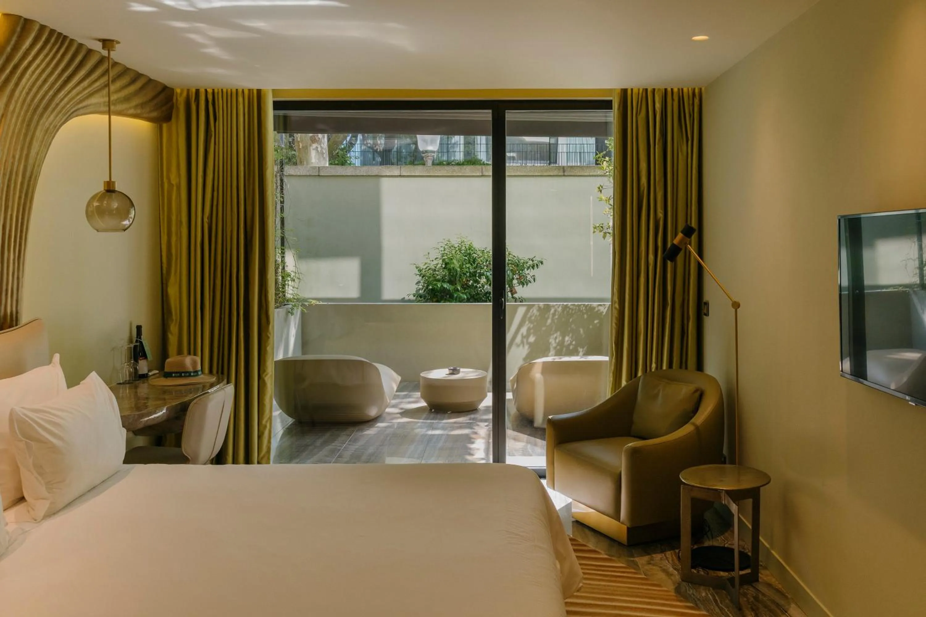 Balcony/Terrace, Bed in Vila Foz Hotel & SPA