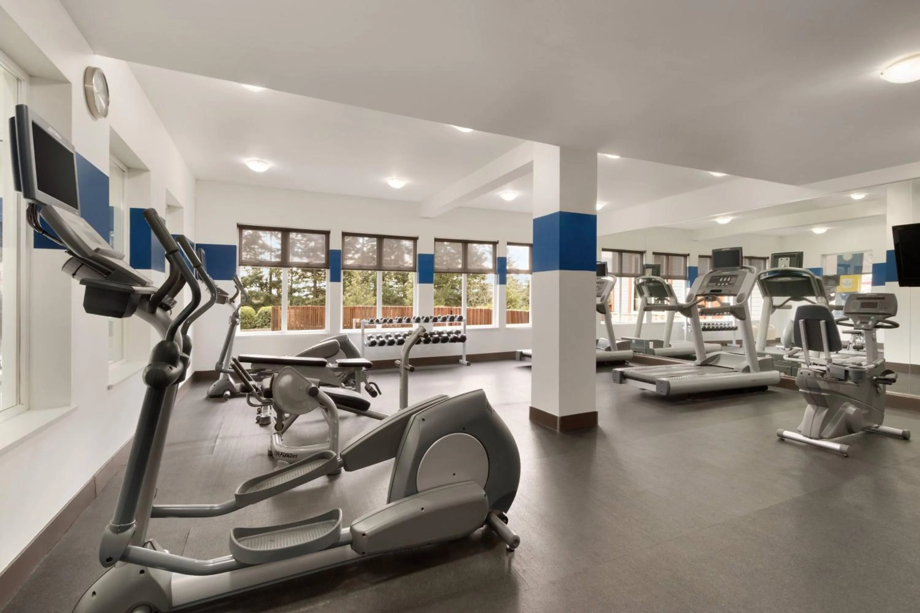 Fitness centre/facilities in Four Points by Sheraton Victoria Gateway
