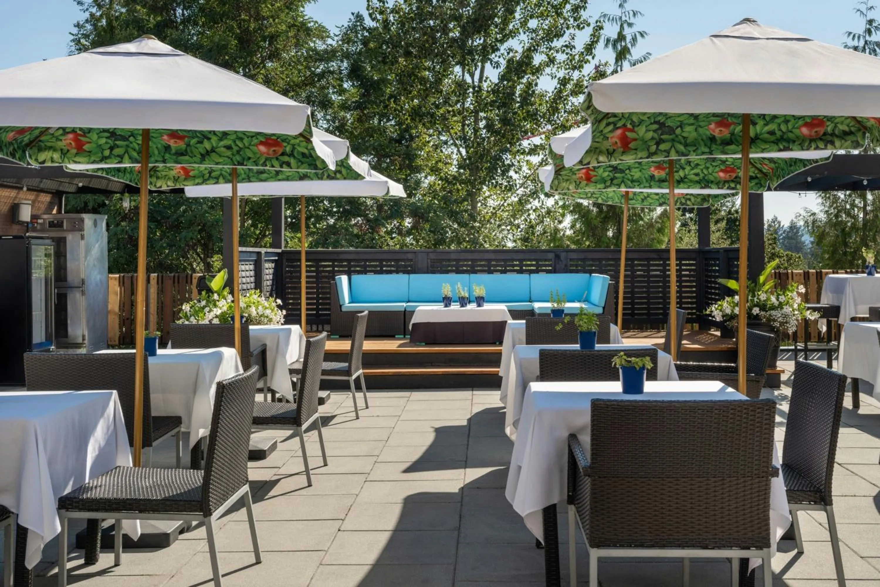 Restaurant/places to eat in Four Points by Sheraton Victoria Gateway