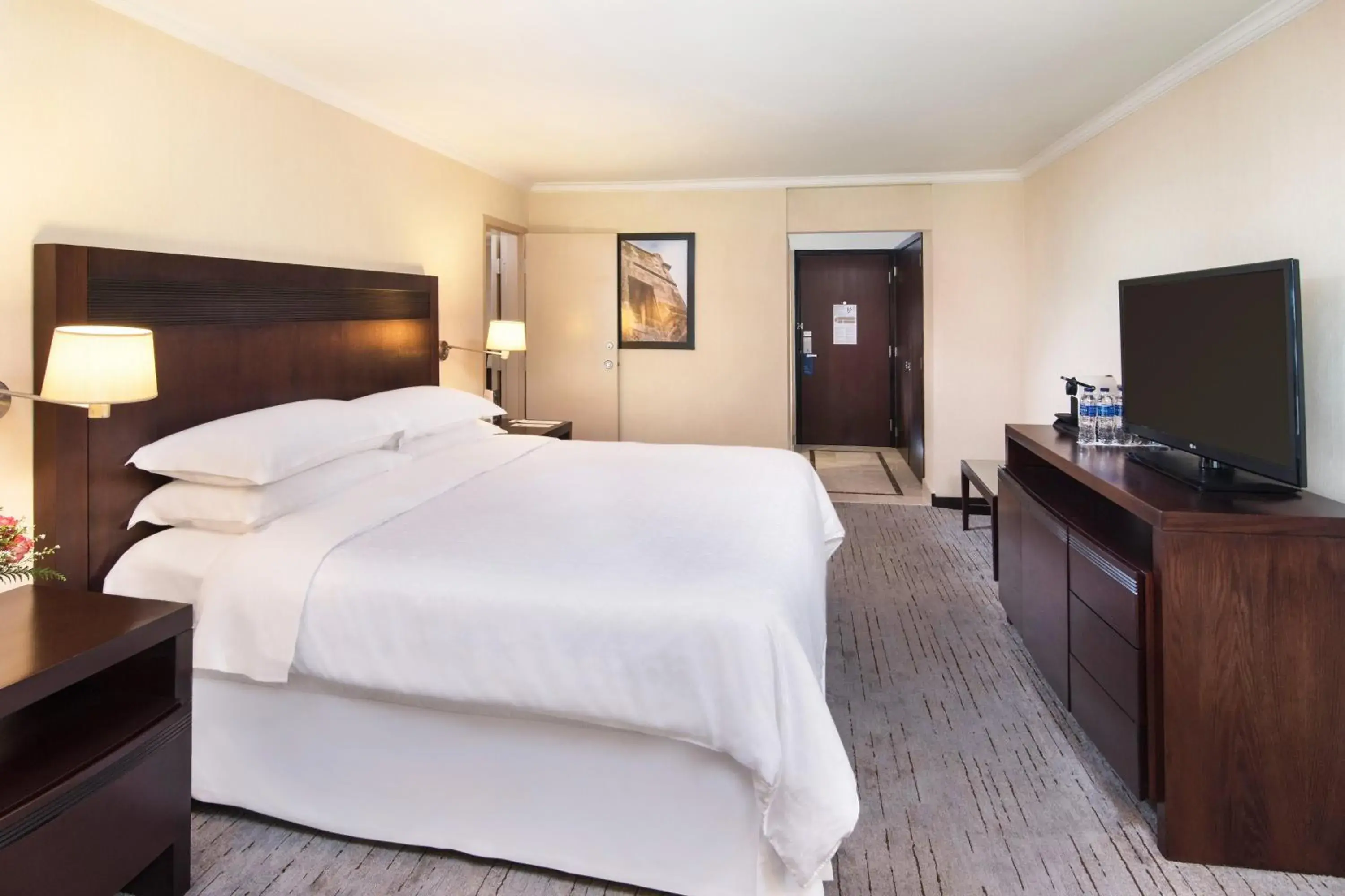 Club lounge access, Larger Guest room, 1 King, Ocean view in Sheraton Santo Domingo Club lounge access, Larger Guest room, 1 King, Ocean view in Sheraton Santo Domingo