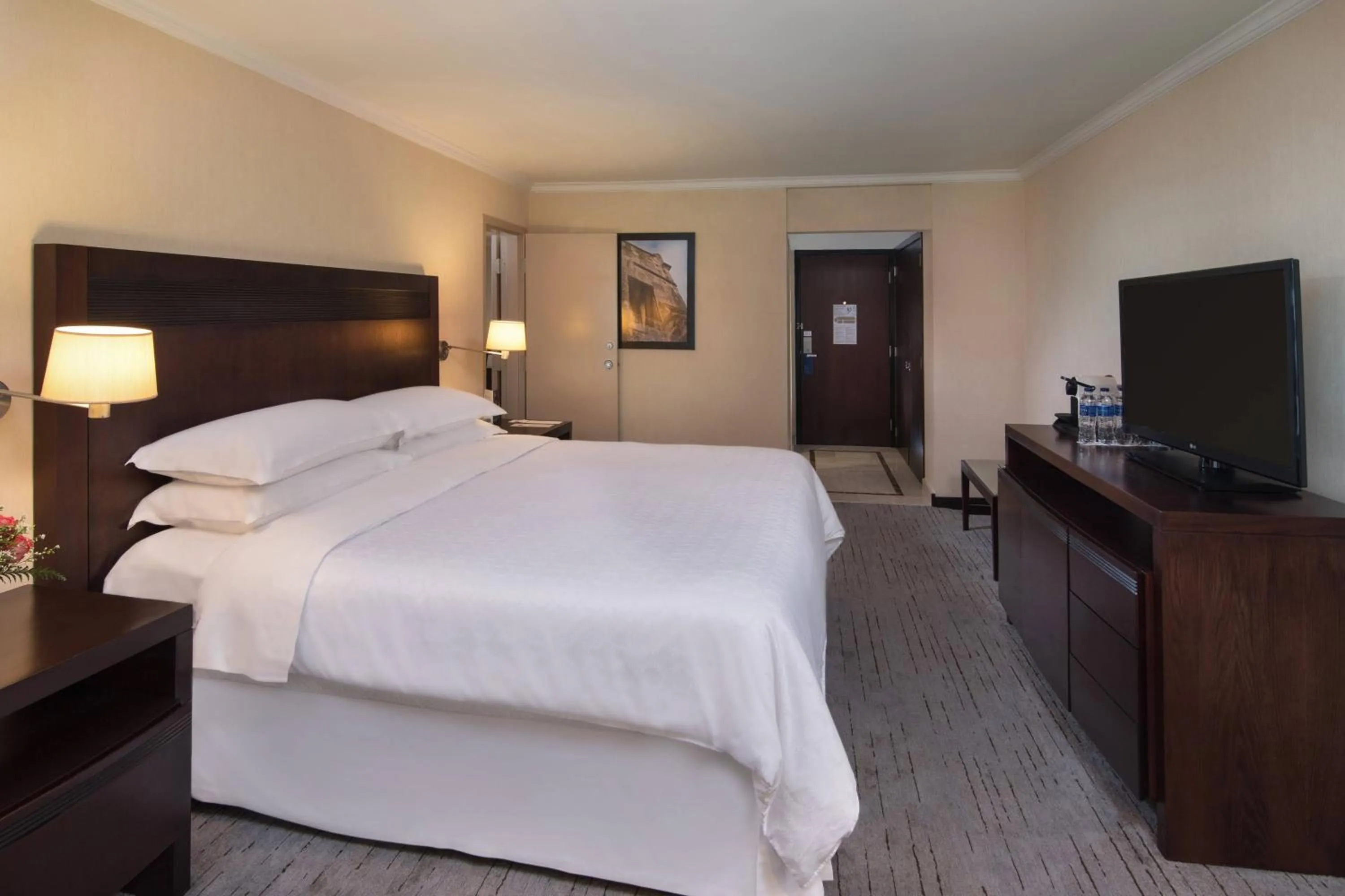 Photo of the whole room, Bed in Sheraton Santo Domingo