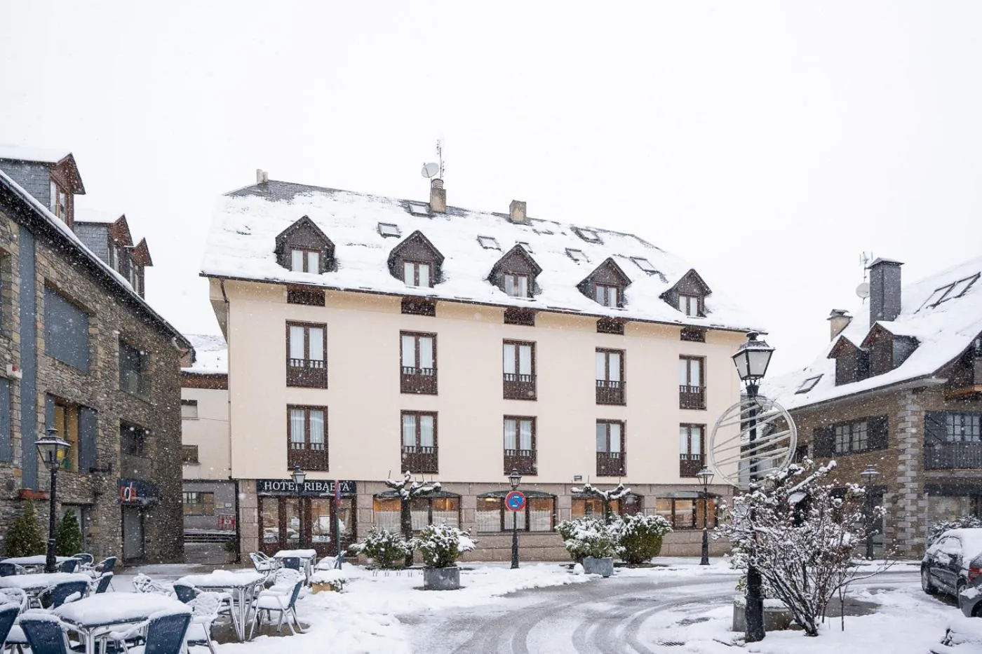 Property building in Hotel Ribaeta