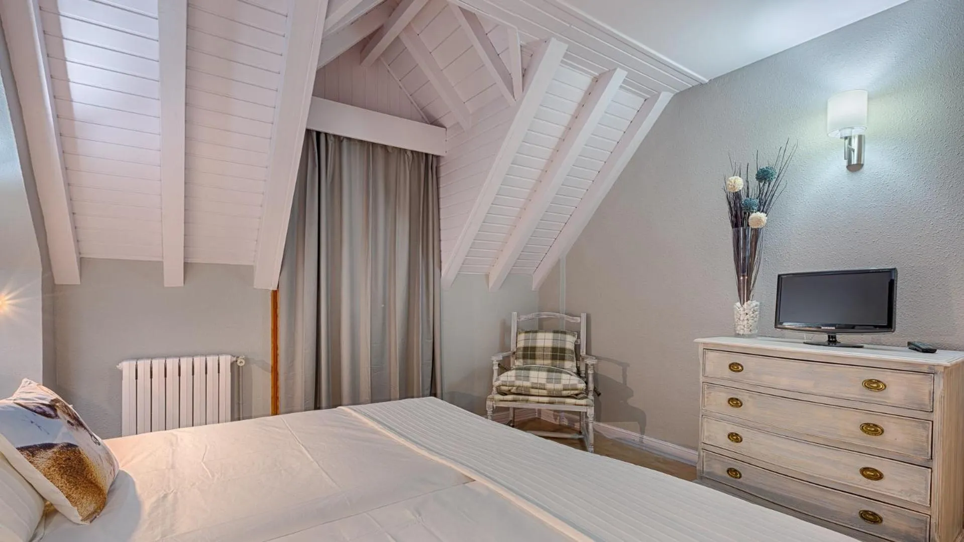 Bedroom, Bed in Hotel Ribaeta