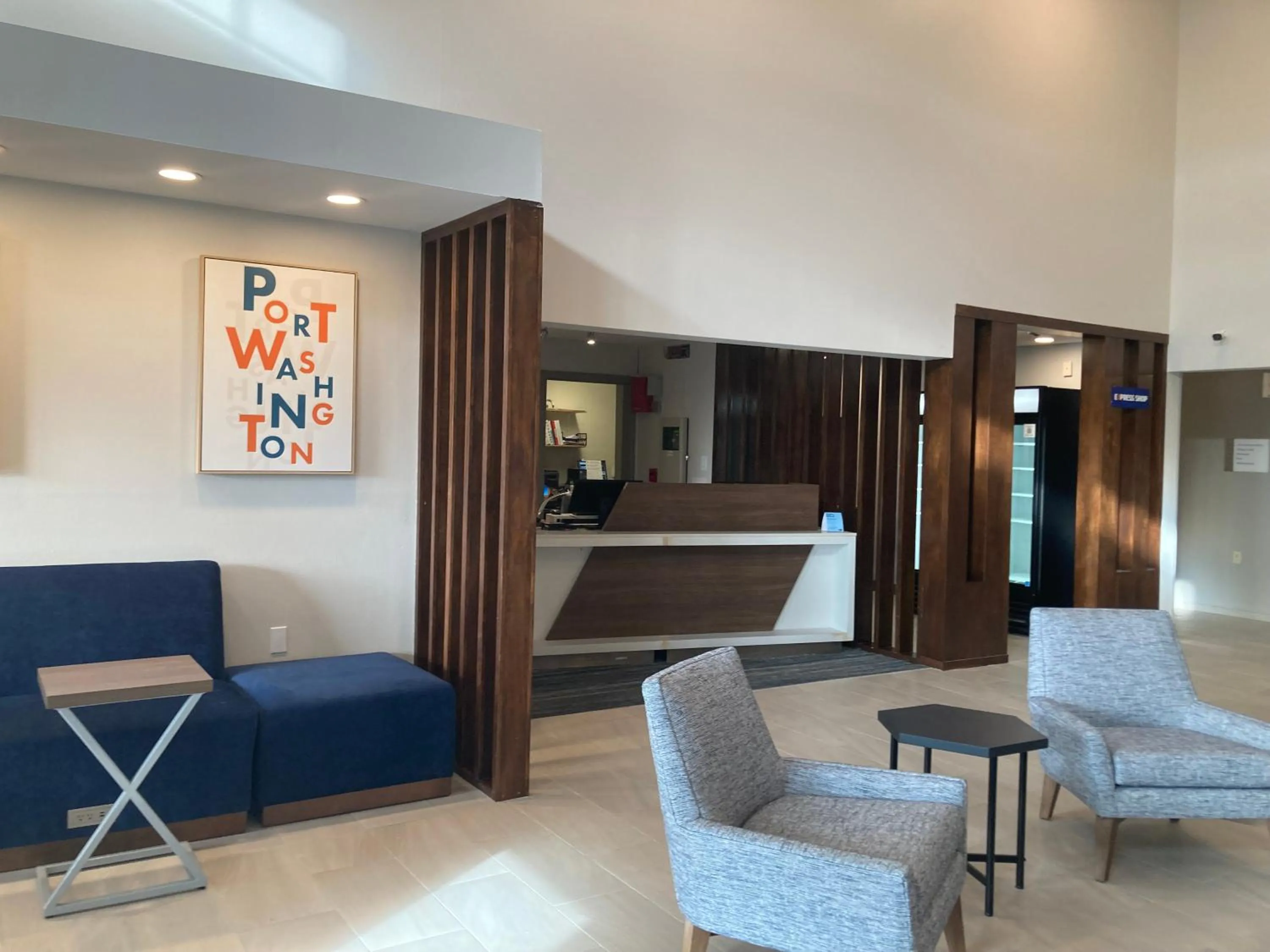 Lobby or reception in Holiday Inn Express & Suites Port Washington by IHG