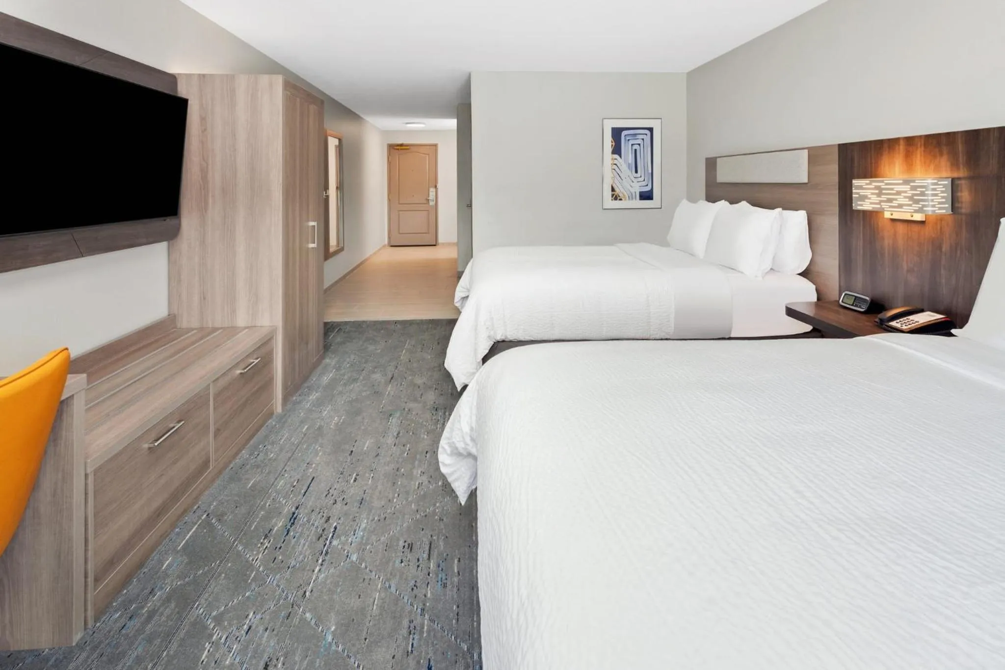 Photo of the whole room, Bed in Holiday Inn Express & Suites Port Washington by IHG