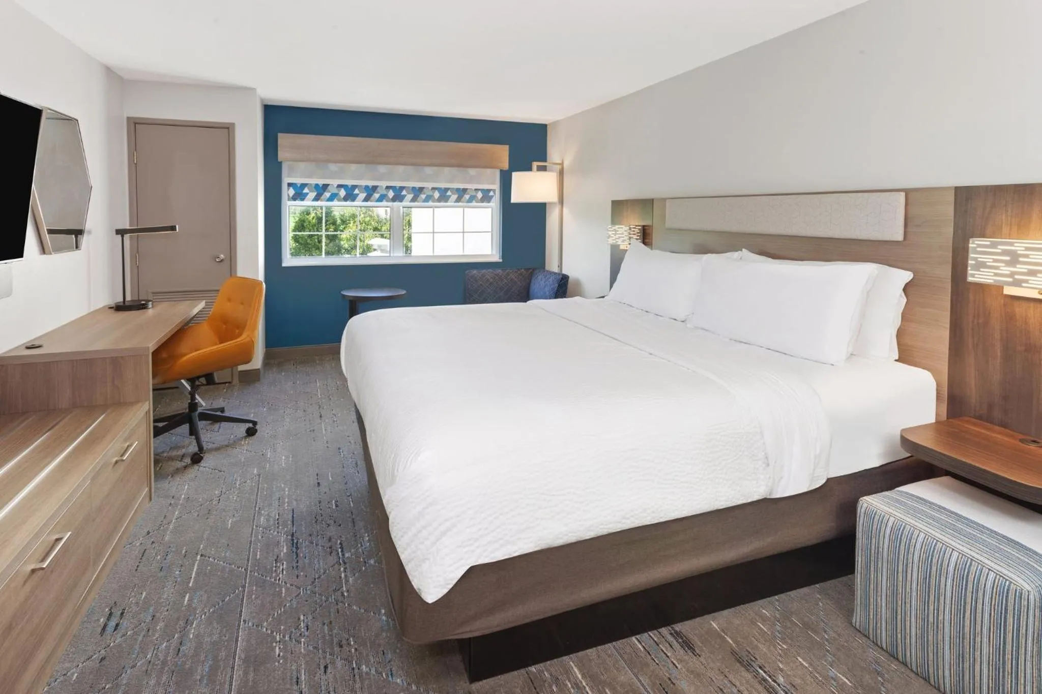 Photo of the whole room, Bed in Holiday Inn Express & Suites Port Washington by IHG