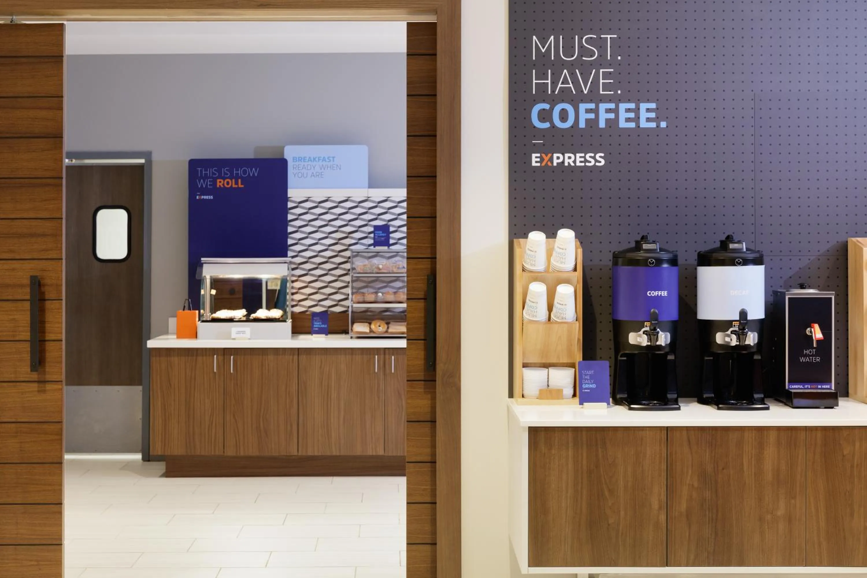 Coffee/tea facilities in Holiday Inn Express & Suites Port Washington by IHG