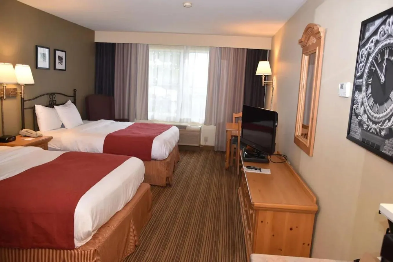 Photo of the whole room, Bed in Holiday Inn Express & Suites Port Washington by IHG