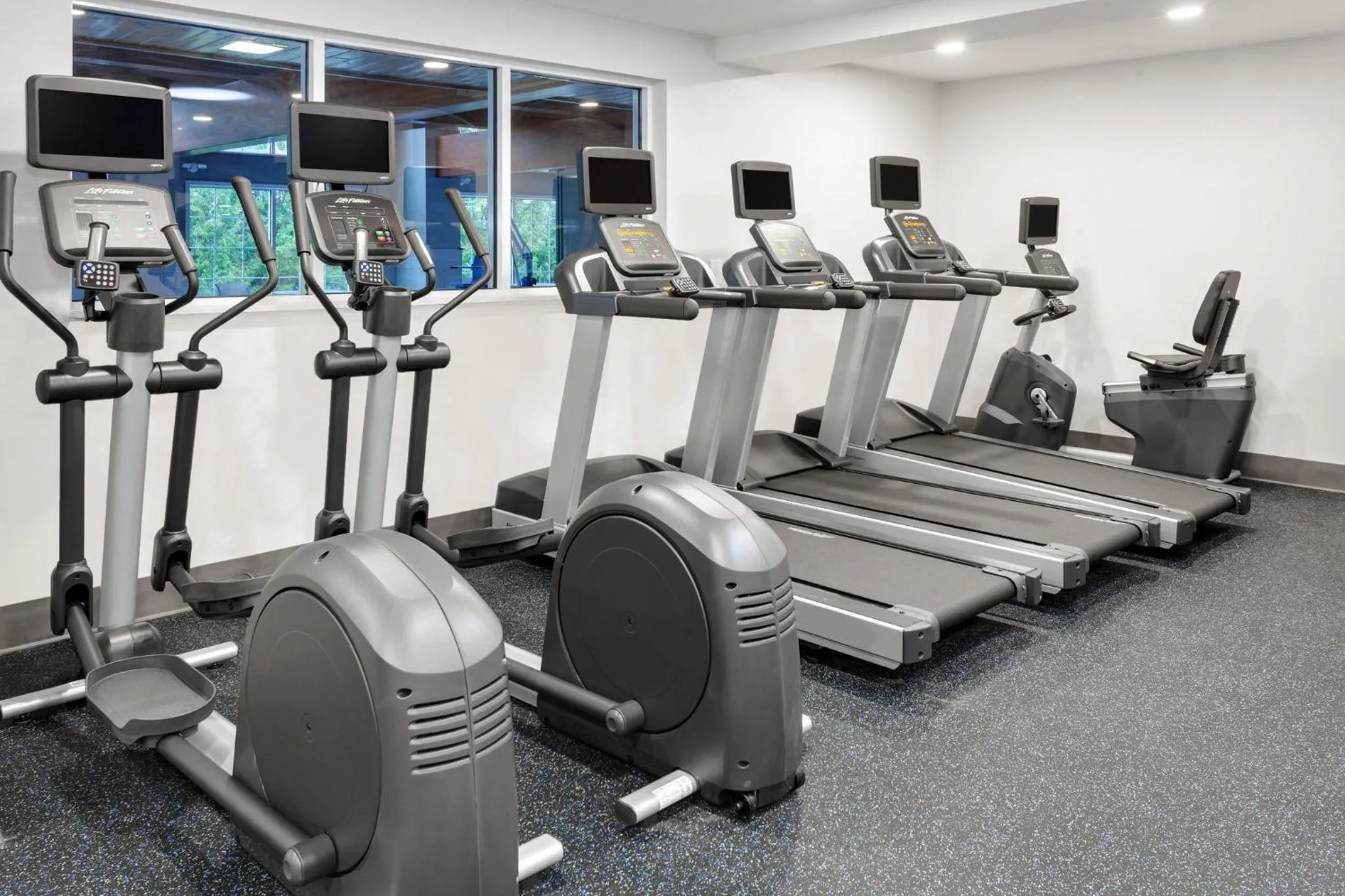 Fitness centre/facilities in Holiday Inn Express & Suites Port Washington by IHG