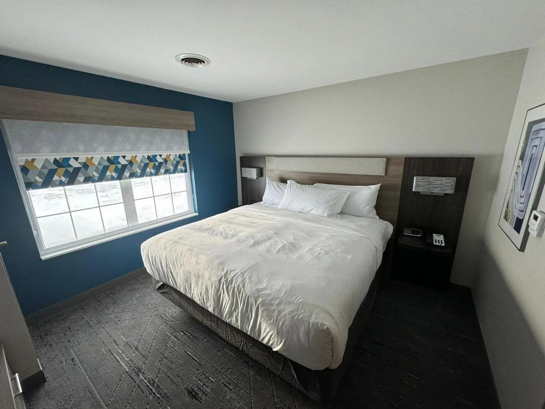 Photo of the whole room, Bed in Holiday Inn Express & Suites Port Washington by IHG
