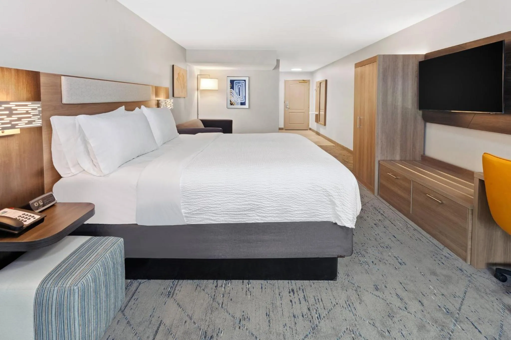 Photo of the whole room, Bed in Holiday Inn Express & Suites Port Washington by IHG