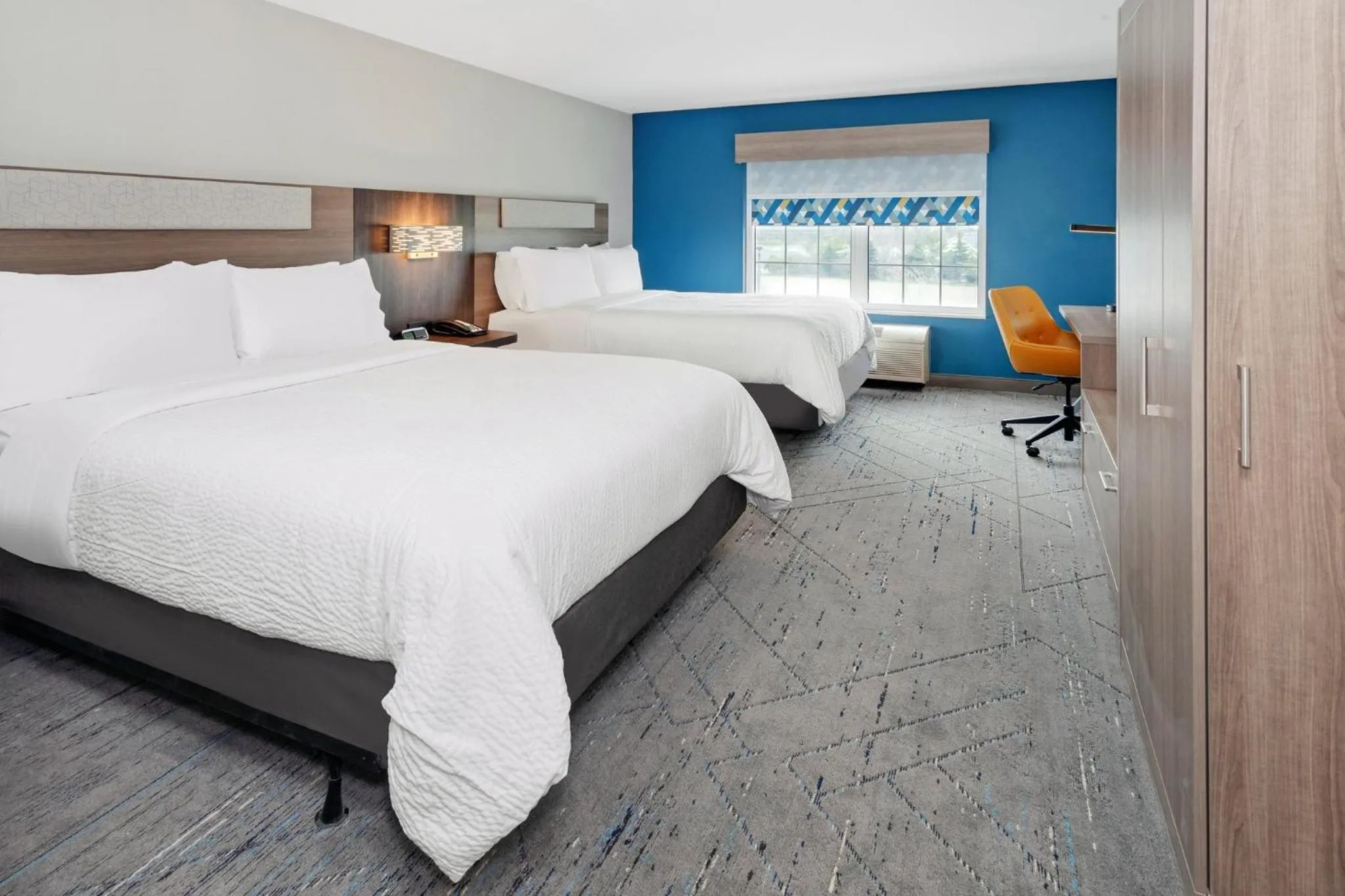 Photo of the whole room, Bed in Holiday Inn Express & Suites Port Washington by IHG