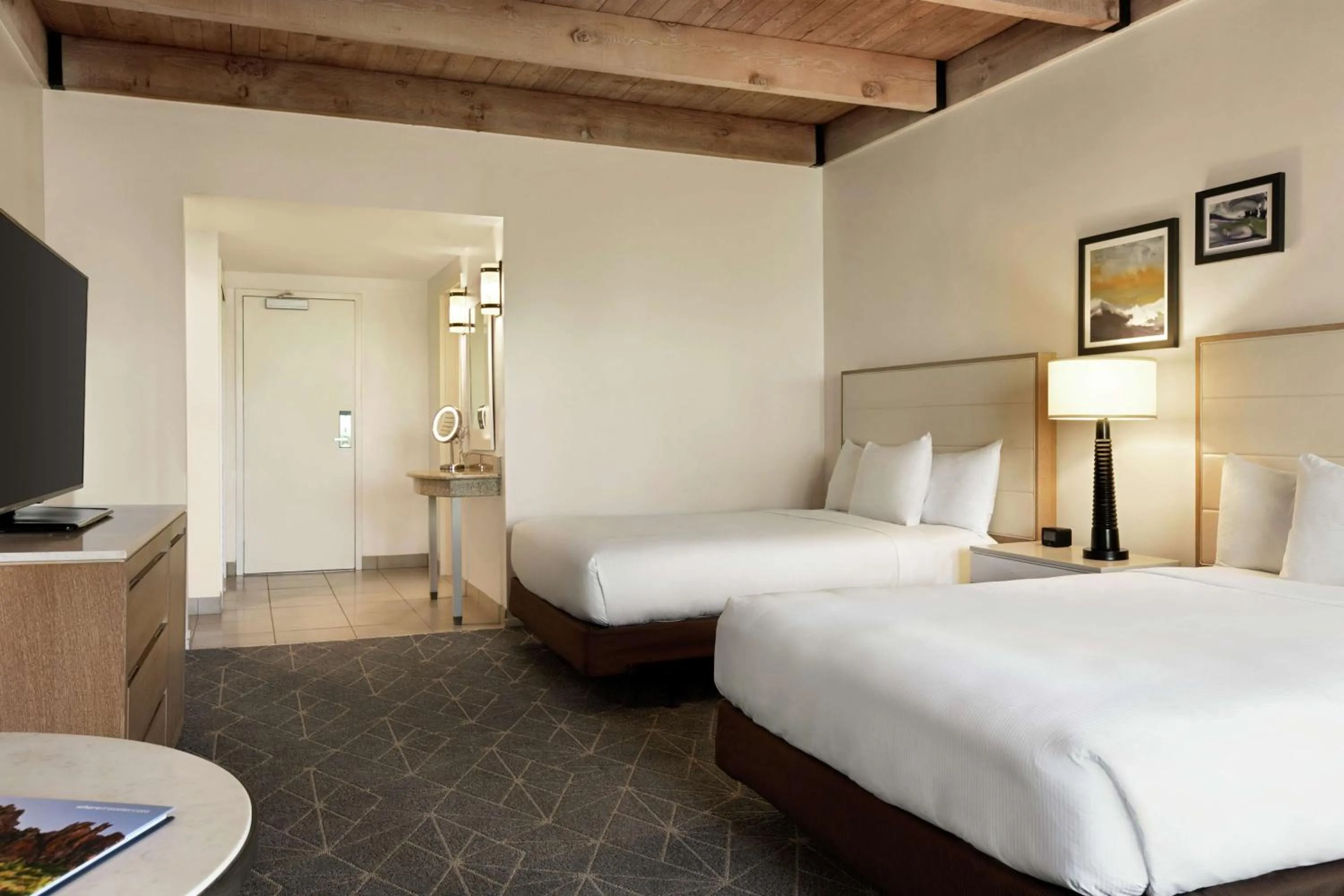 Bed in DoubleTree by Hilton Paradise Valley Resort Scottsdale