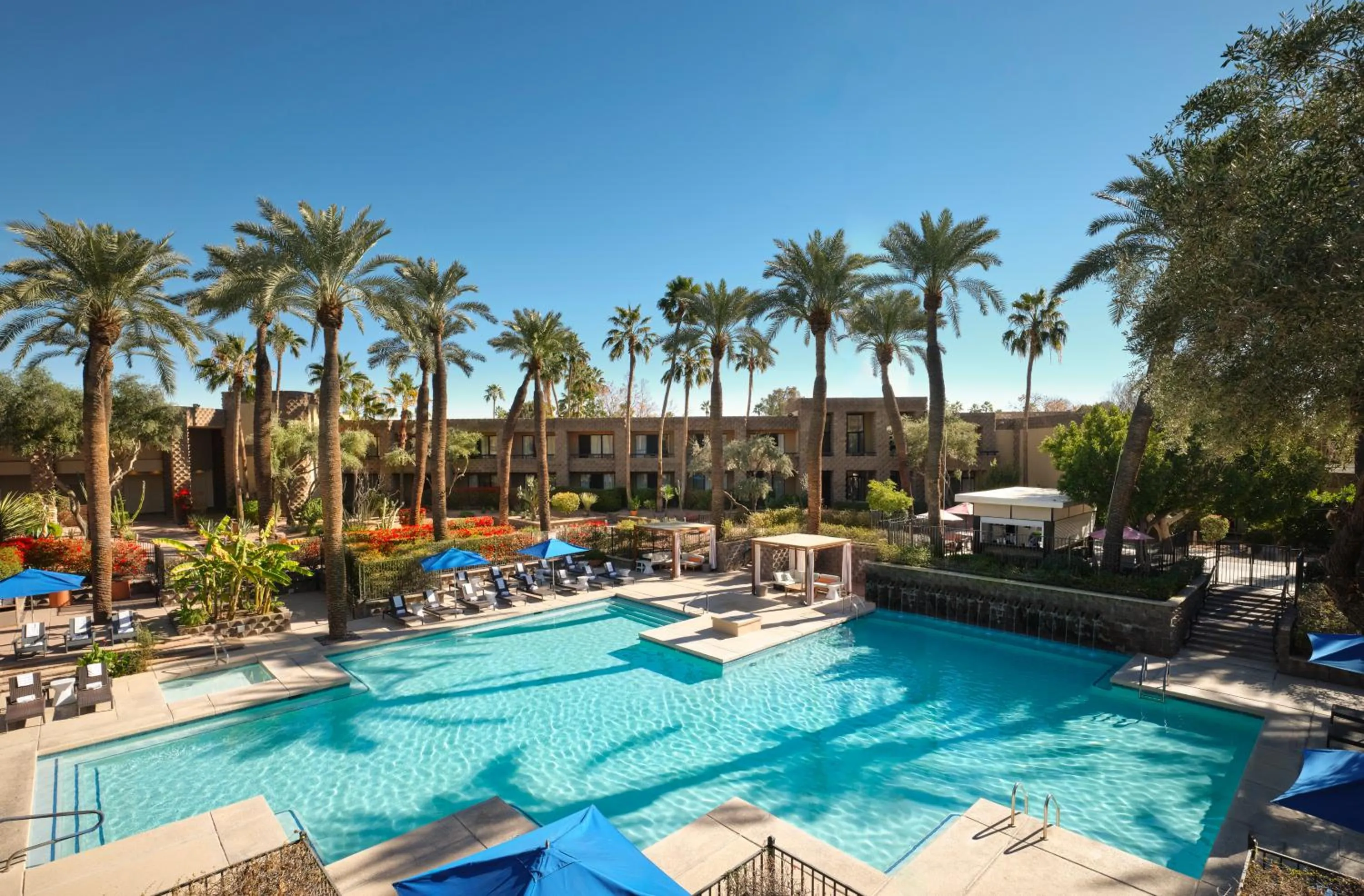 Swimming pool in DoubleTree by Hilton Paradise Valley Resort Scottsdale
