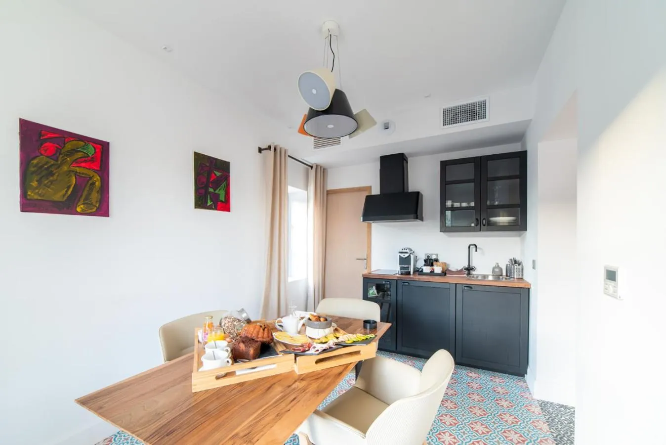 Coffee/tea facilities in Les Chambres du Prieuré